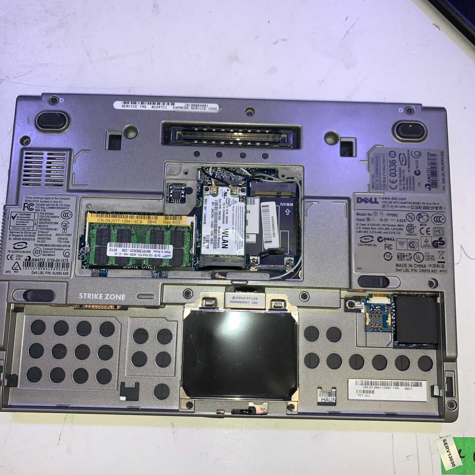 Nice ~ Dell Latitude D420 12″ Laptop Intel Core Duo 1.2GHz 1.5GB RAM (no HDD)