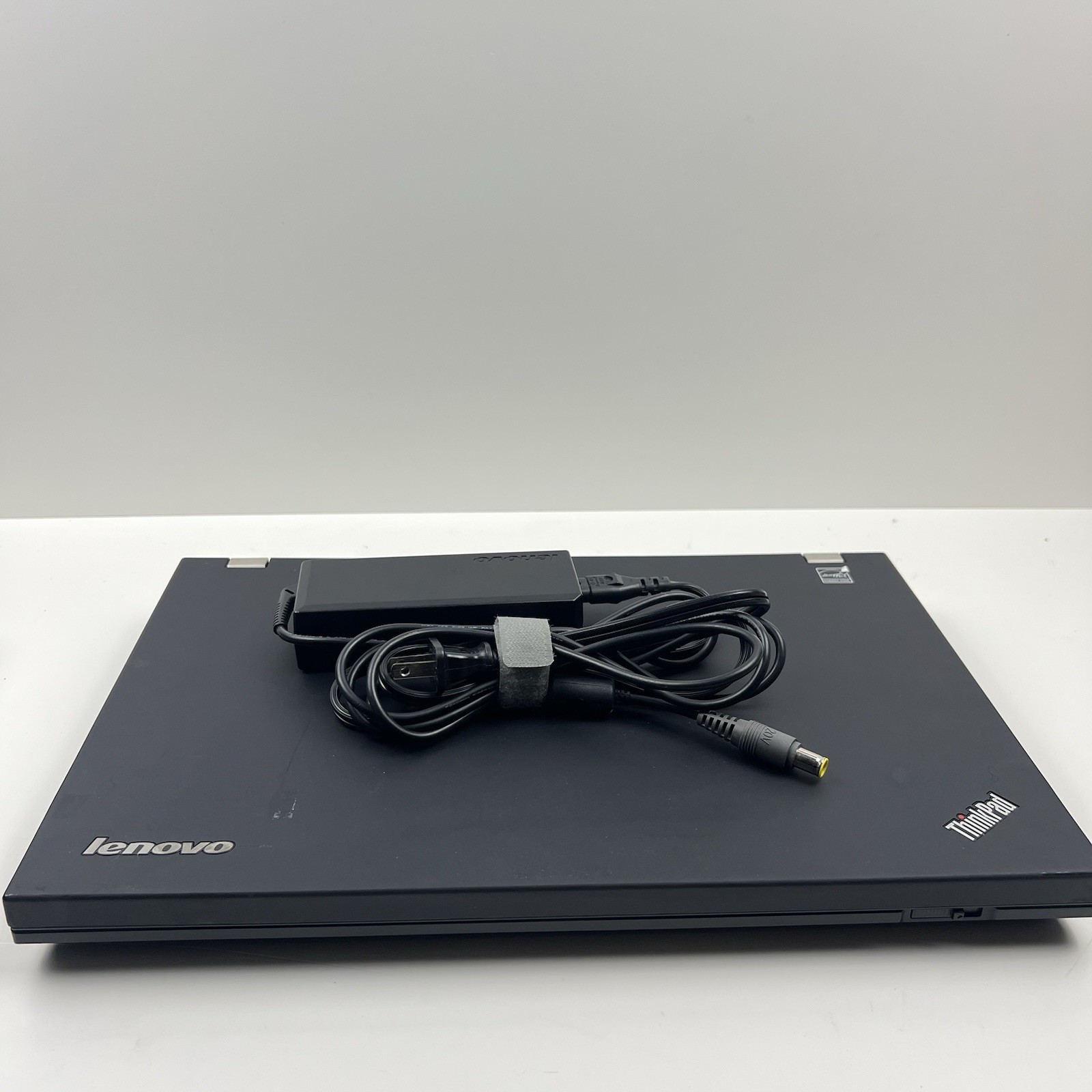 Lenovo ThinkPad T520 Intel i7-2640M 8GB 320GB HDD Linux Mint OS w/ Charger|ELP56