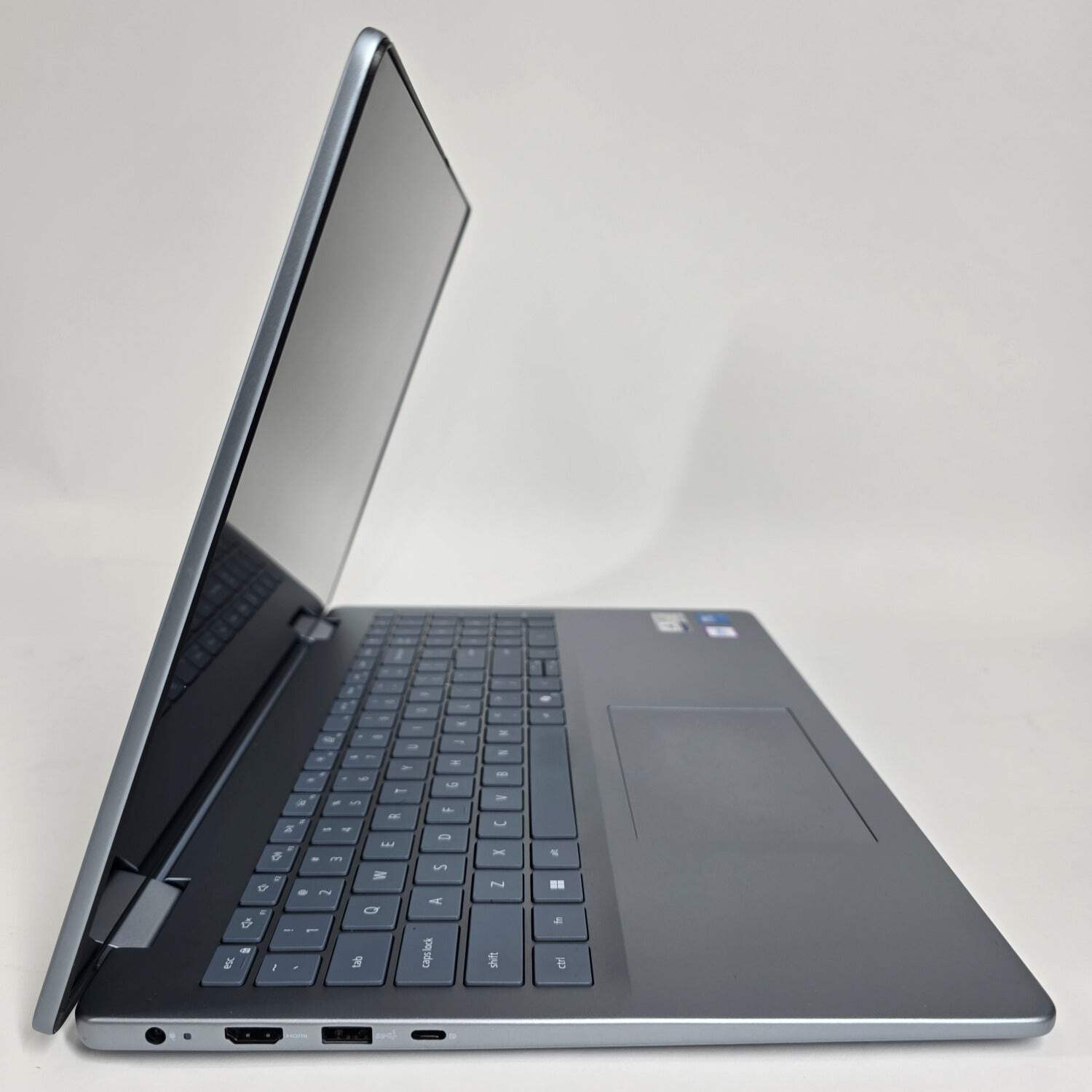 Dell Inspiron P131F 16″ Core Ultra 7 150U 1.8GHz 32GB RAM 1TB SSD