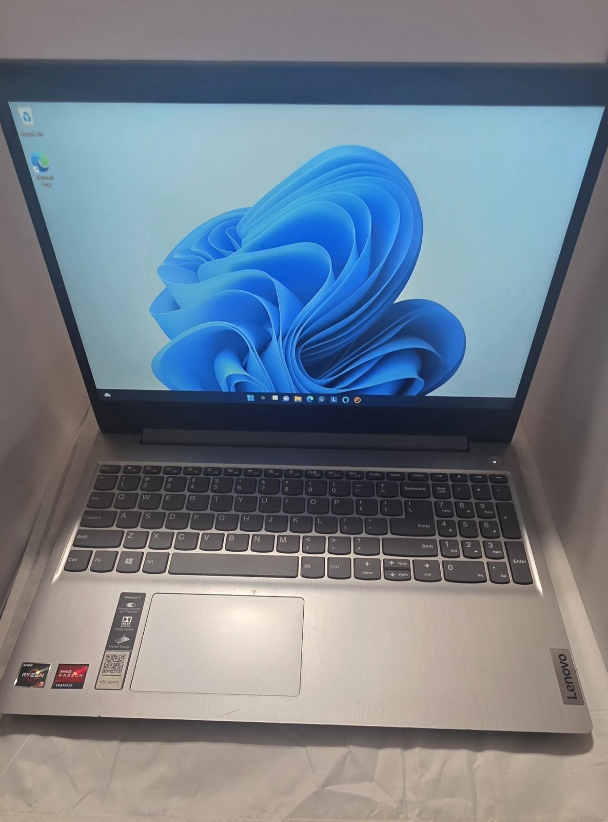 Lenovo IdeaPad 3 15ADA05 Ryzen 3 8GB 15.6″ Laptop Radeon Win11 Silver