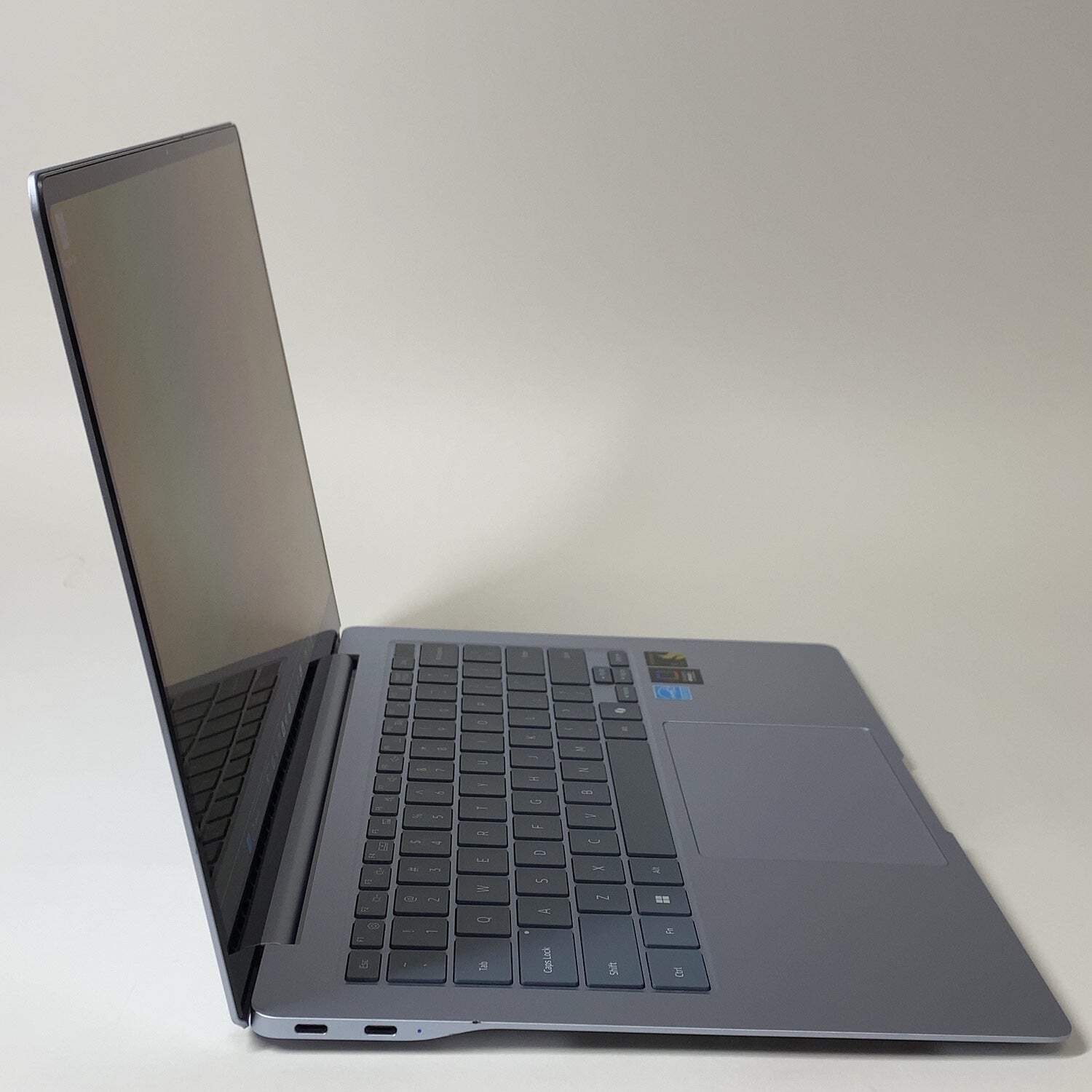 Samsung Galaxy Book4 Edge NP940XMA 14″ Snapdragon X Elite 16GB RAM 512GB SSD