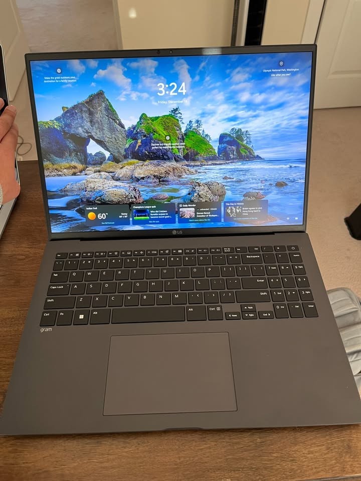 LG 16Z90R-H.AAS7U1 LG Gram 16″, Intel Core i7-1360P, 1 TB SSD, 16GB RAM