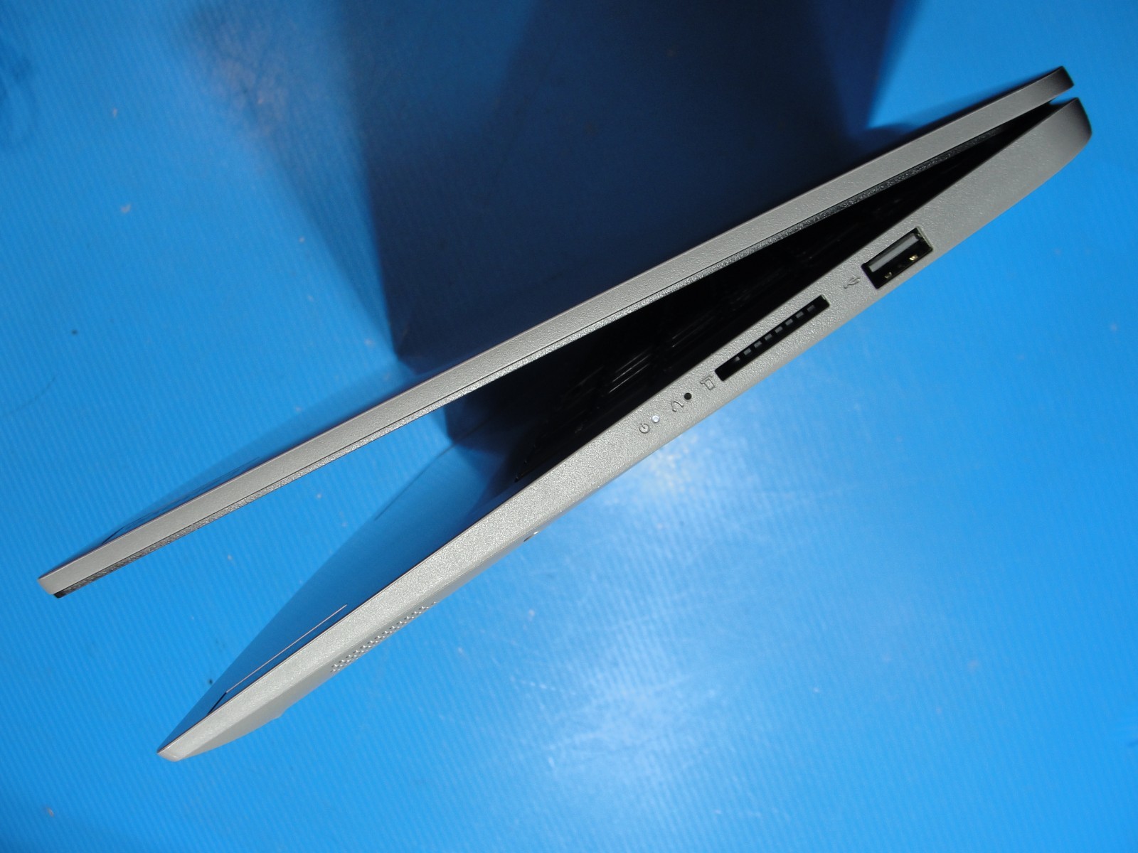 Lenovo IdeaPad 1 15IAU7 15.7”FHD TOUCH Core i3-1215U 1.2GHz 8GB RAM 256GB SSD