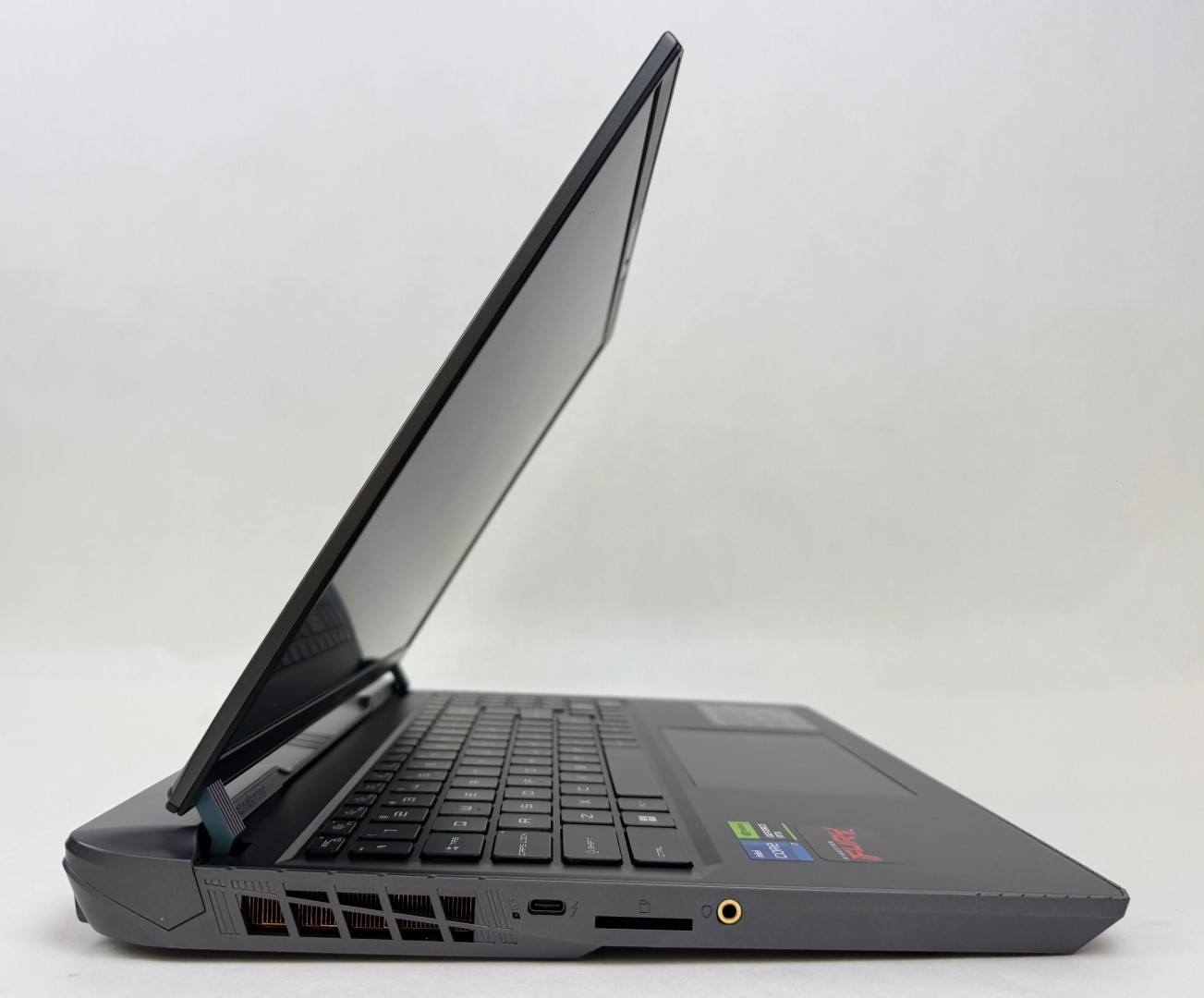 MSI Vector GP68HX 13VH-054U 16″ FHD 144Hz i7-13700HX 16GB 1TB SSD RTX 4080 W11H