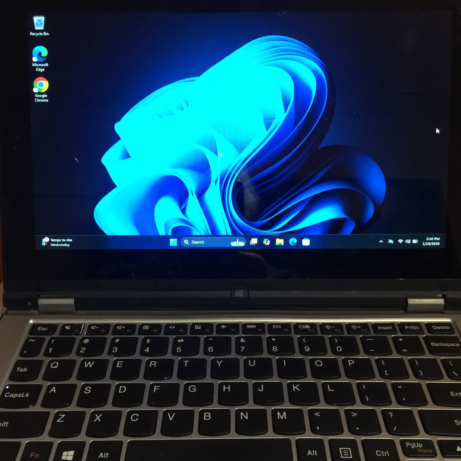 Lenovo Yoga 2 11.6″ TouchScreen (CRACKED) – Intel Pentium N3540 / 4GB DDR/500GB