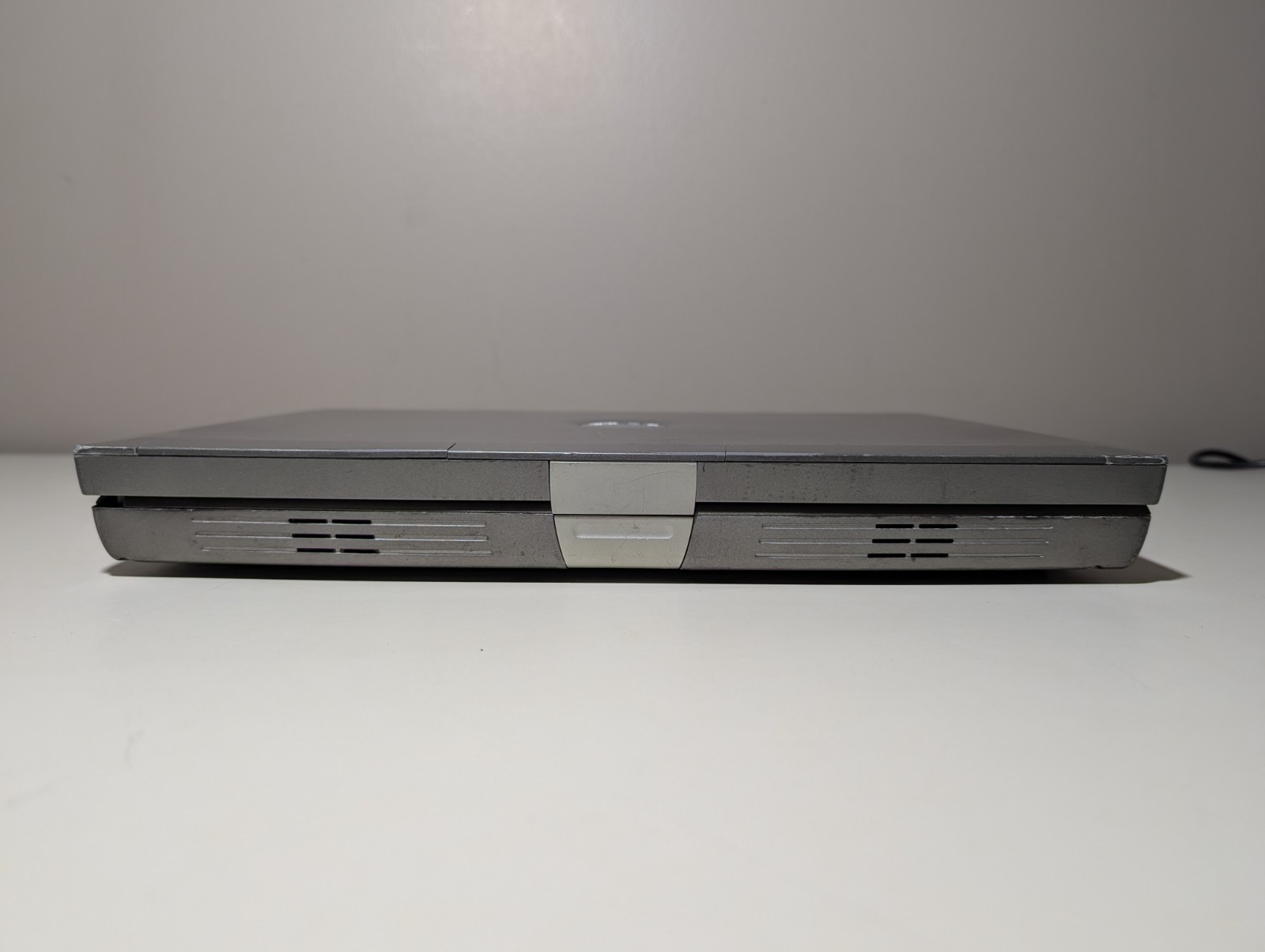 15″ Dell Latitude D810 | Pentium M 30GB HDD | ATI DVD Win XP 32-Bit Serial Port