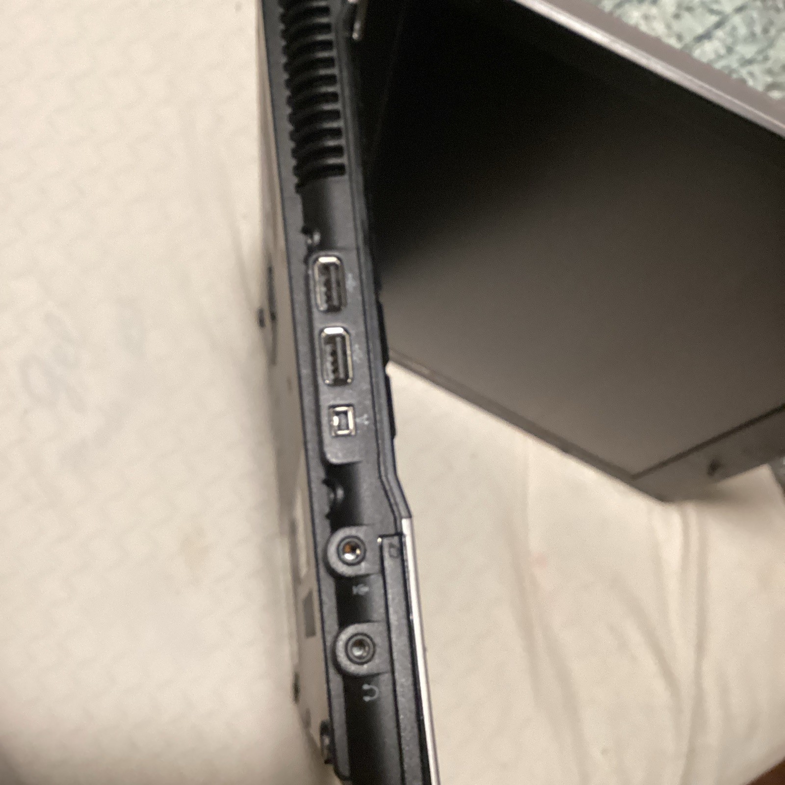 HP EliteBook 6930p 14″ Core 2 Duo P8700 2.53GHz 4GB 150 GB SSD Win10 Pro
