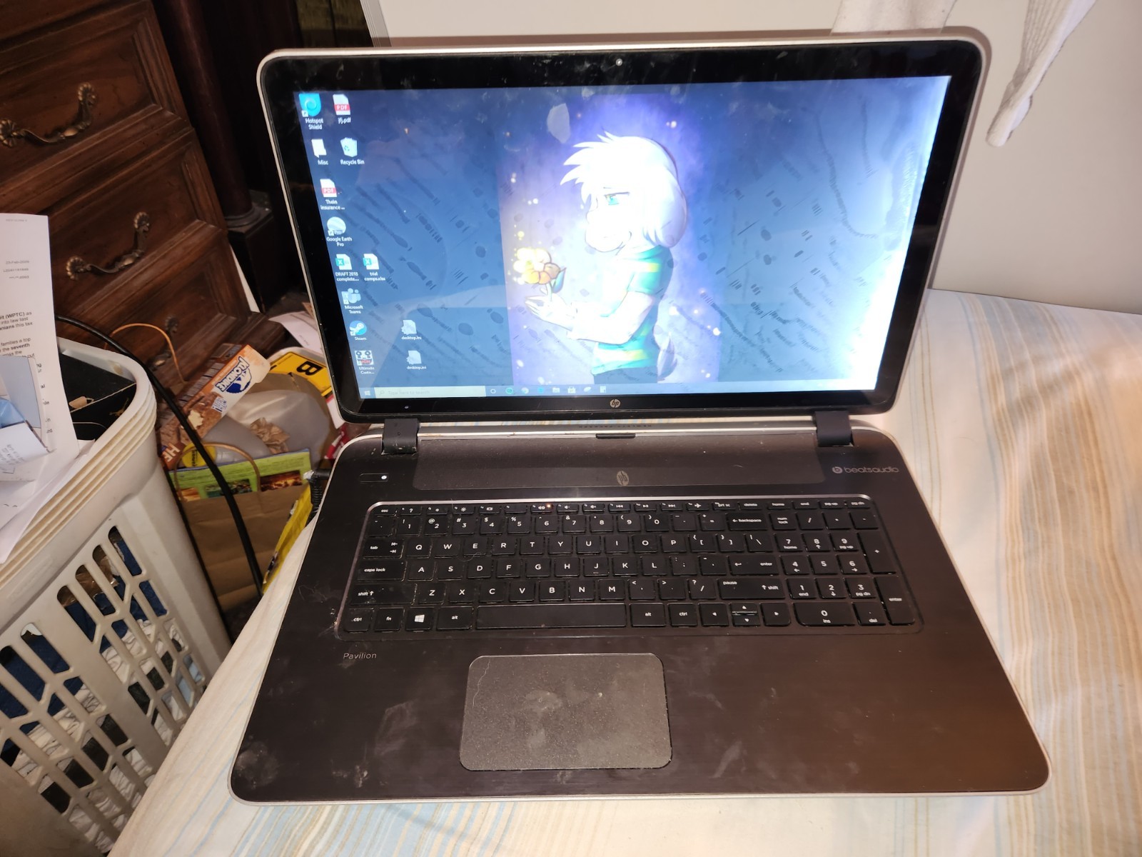 HP PAVALION 17 NOTEBOOK COMPUTER Beats Audio 8GB RAM AMD A10-5745M APU works