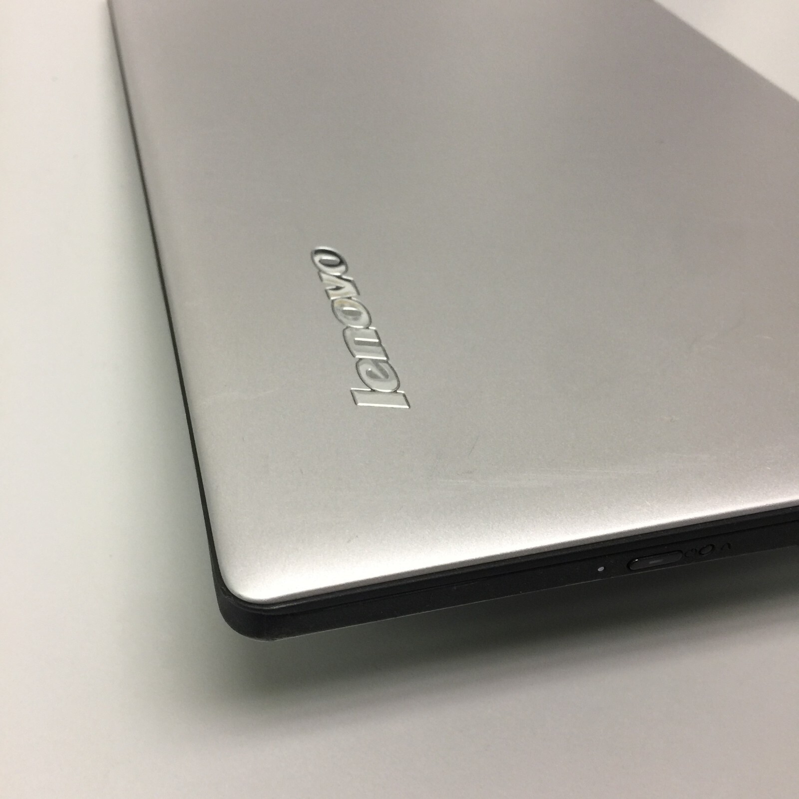 LENOVO yoga 2 11 core i3 4th gen 1.50 ghz 12.5” 4GB RAM 440 GN SSD WIN 1O HOME