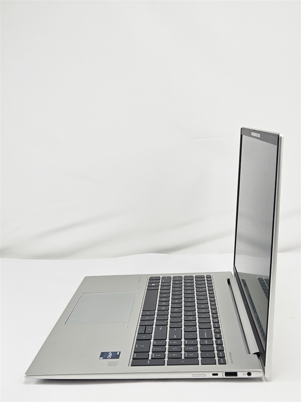 HP 16″ EliteBook 860 G9 i5-1250P 16GB RAM 512GB NVMe Intel Iris Xe