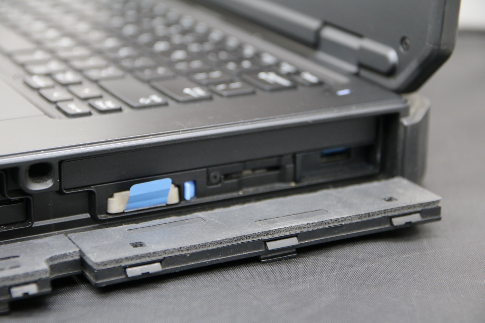 Dell Latitude 7424 Rugged Extreme i5-8350U 32GB 256GB Win11 *No Batt Trackpad*