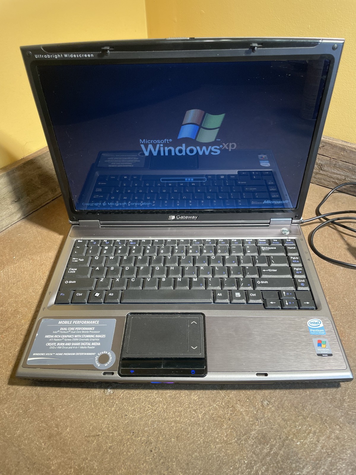 Gateway Laptop Mt3707 Windows XP 149GB HDD DVD Drive Tested & Working w/ Charger