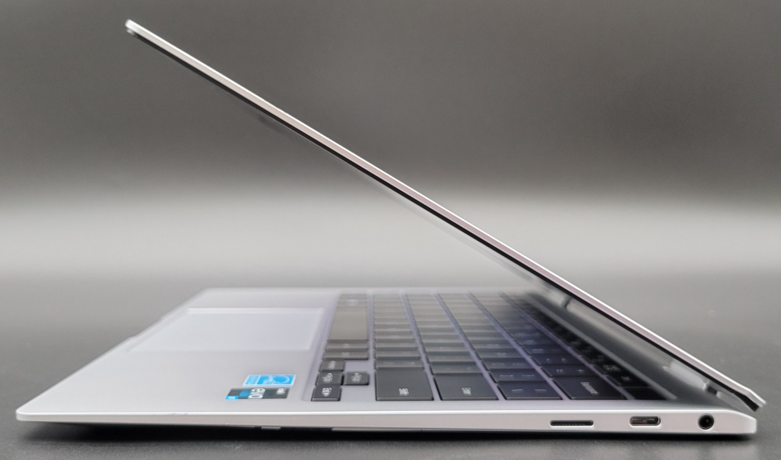 Samsung Galaxy Book2 Pro 13.3″ FHD i7-1260P 16GB 512GB SSD AMOLED Read*