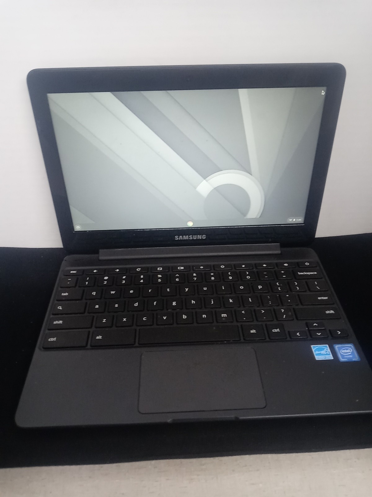 Samsung Chromebook 3 XE500C13 11.6in. (16GB, Intel Celeron N, 2.48GHz, 2GB)…