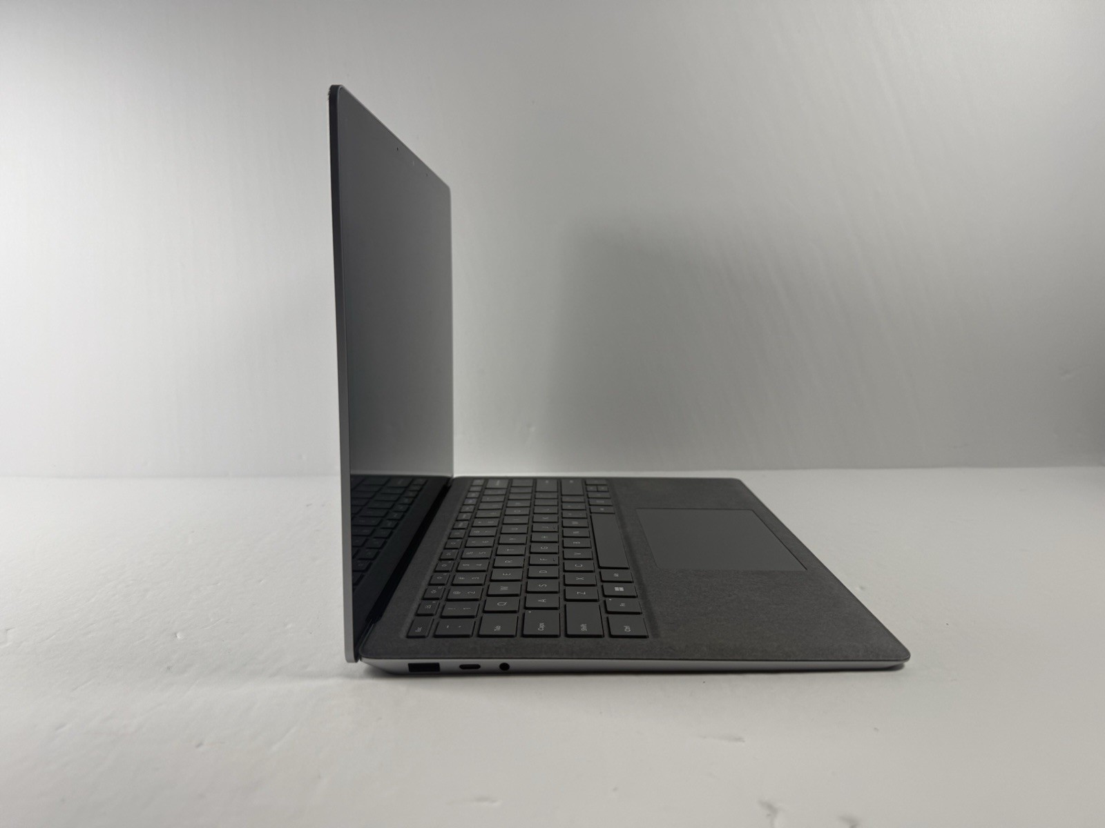 Microsoft Surface Laptop 5 13.5” 1950 Intel Core i7-1265U 16GB RAM 512GB NVME