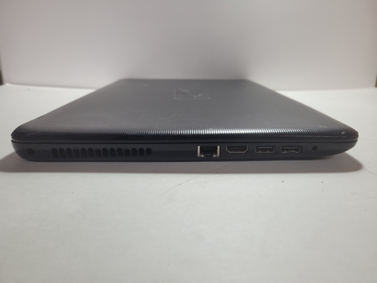 HP model 15-ba009dx w/AMD-A6-7310, 4GB RAM, 15.6″ Laptop for Repair#0361