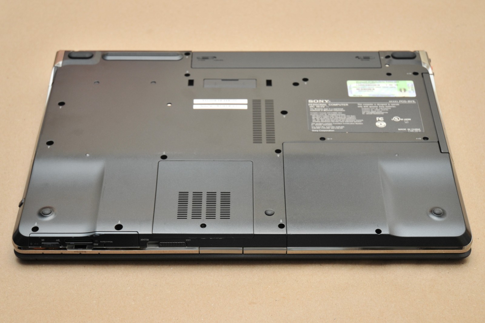 Sony VAIO VGN-AR190G CDuo T2500 GeForce Go 7600 128GB SSD 3GB RAM Windows Vista