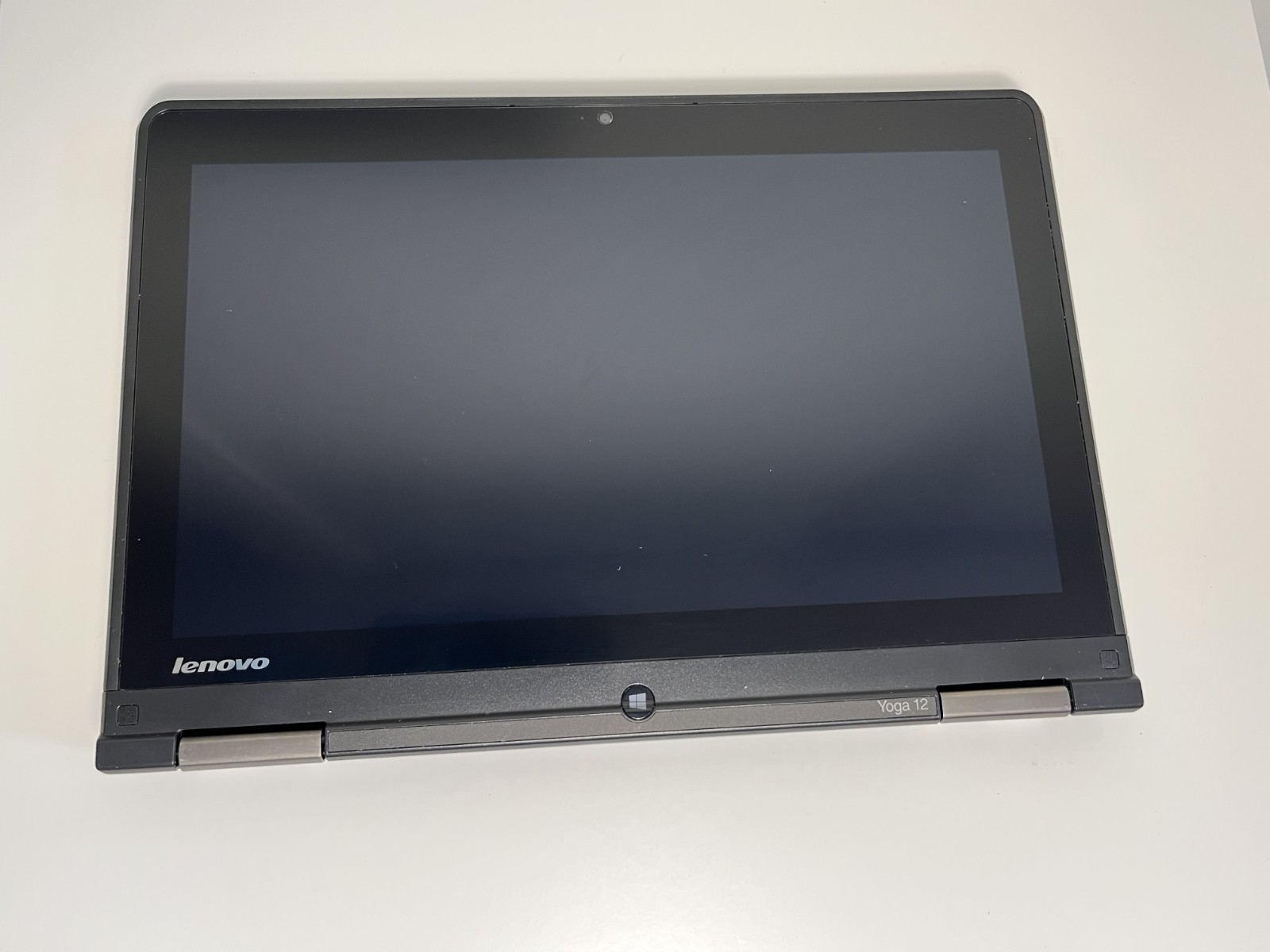 Lenovo Thinkpad Yoga 12 – Intel i7 – 8gb Ram – No HDD