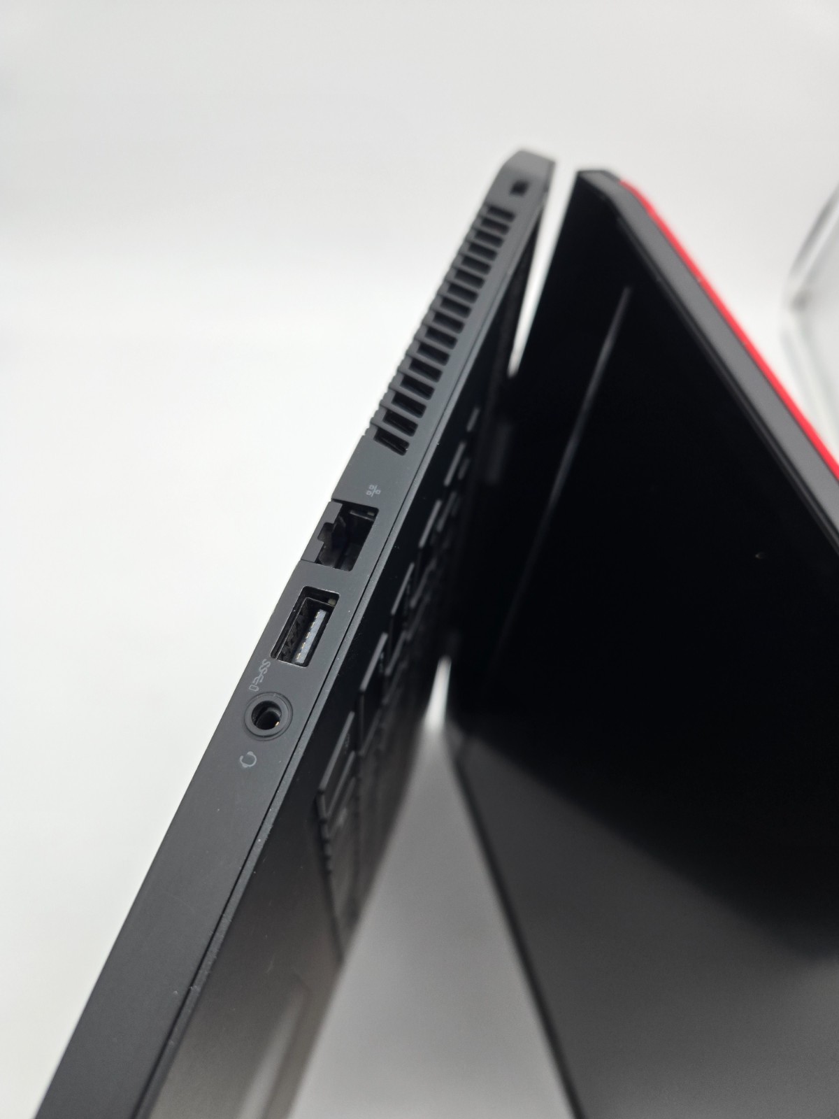 Alienware M17 17.3″ UHD | i9-8950HK | 32GB | 1TB SSD | RTX 2080 Max-Q | READ