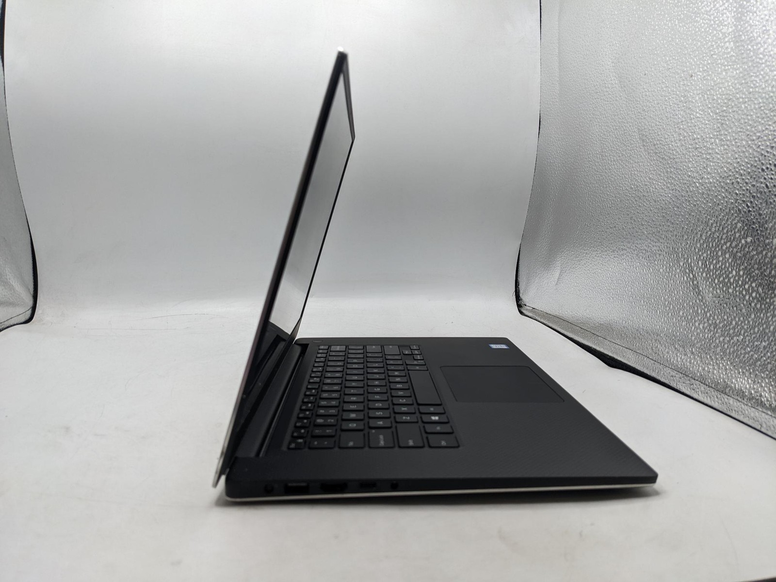 DELL PRECISION 5540 15″ INTEL XEON E-2276m 2.8GHz 32GB RAM 512GB *GRADE D*