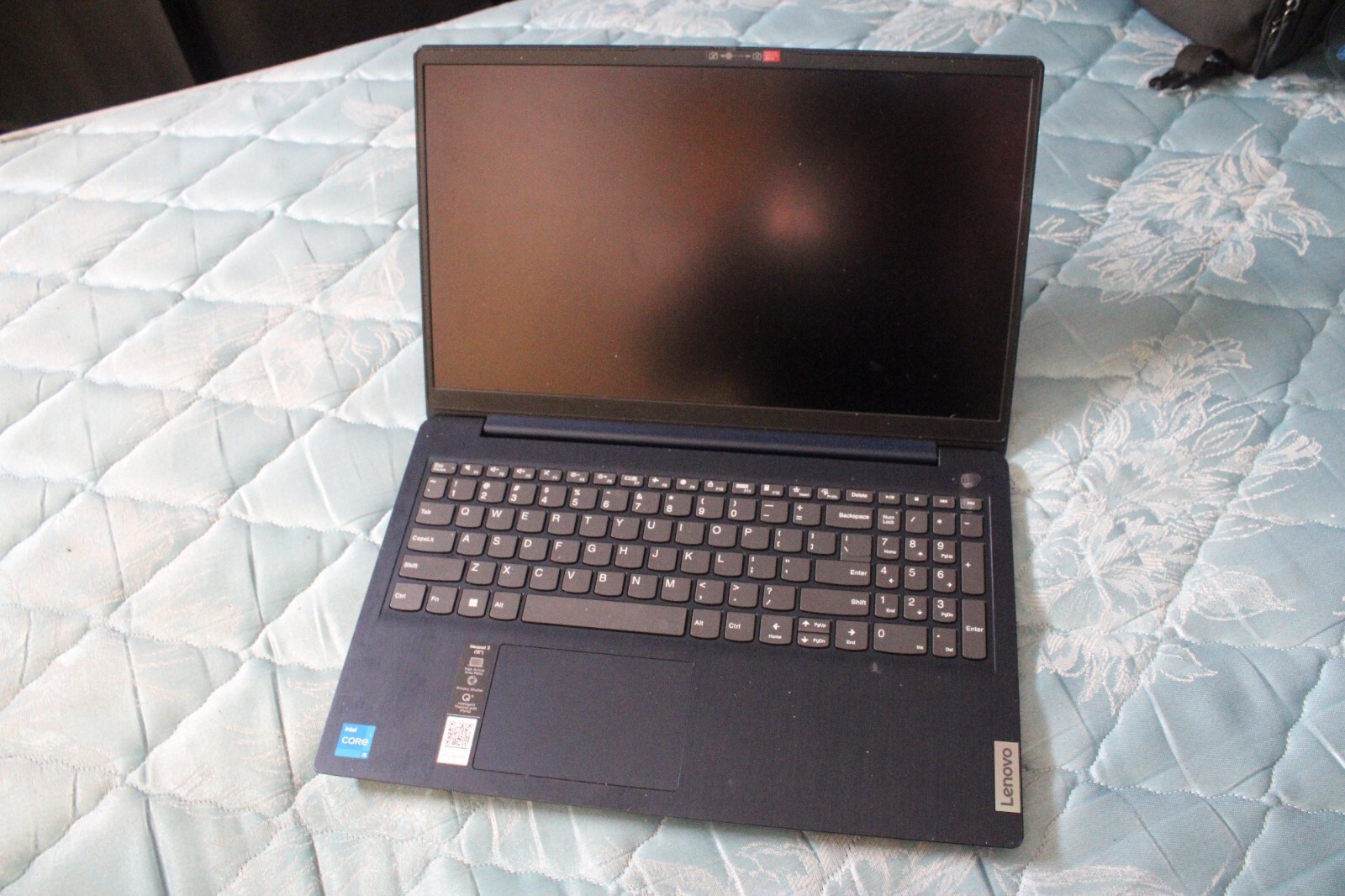 Lenovo – Ideapad 3i 15.6″ (512GB SDD, Intel i5-1155G7, 8GB RAM) **FOR PARTS!!!**