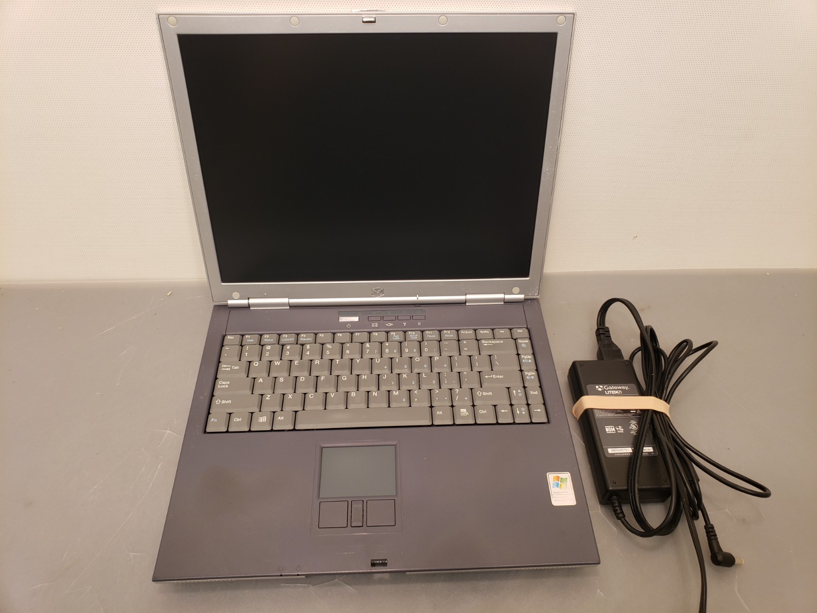 Gateway 450SX4 15″ Laptop Pentium 4 1.6GHz 512MB RAM 60GB HDD, Windows XP **READ