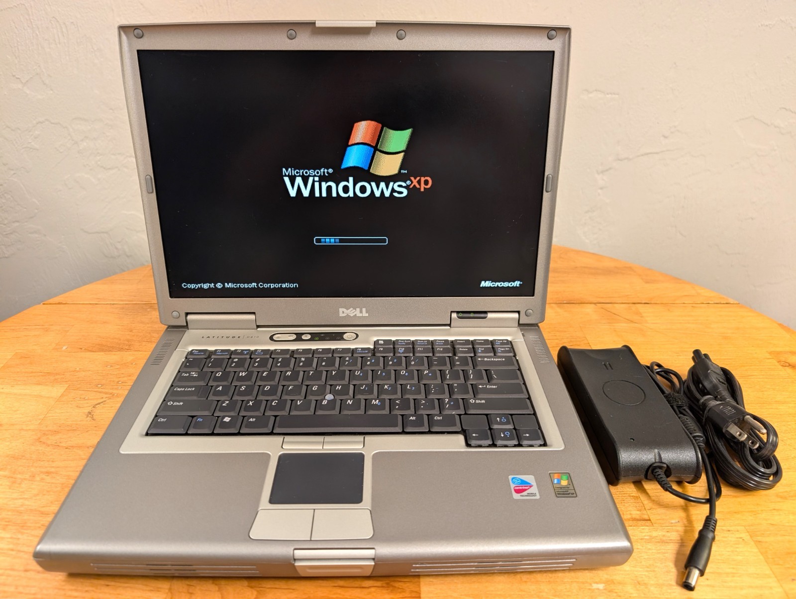 Dell Latitude D810 Pentium M 2.13Ghz 2GB 60GB Windows XP Pro – Complete