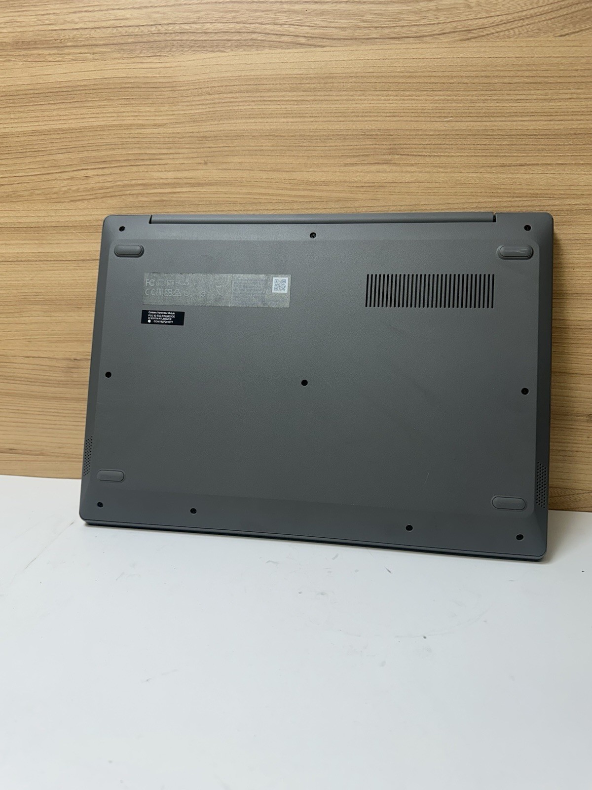 Lenovo IdeaPad Slim 1-14AST-05 14″ A6-9220e RADEON R4 4GB RAM 64GB SSD(UNTESTED)