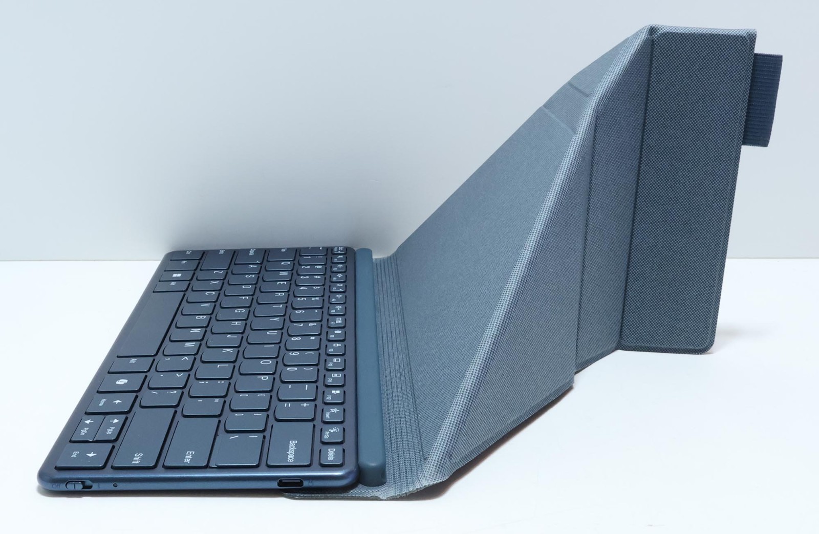 Lenovo Yoga Book 9i 2-in-1 Intel Core Ultra 7 155U 16GB 1TB 13.3″ 13IMU9