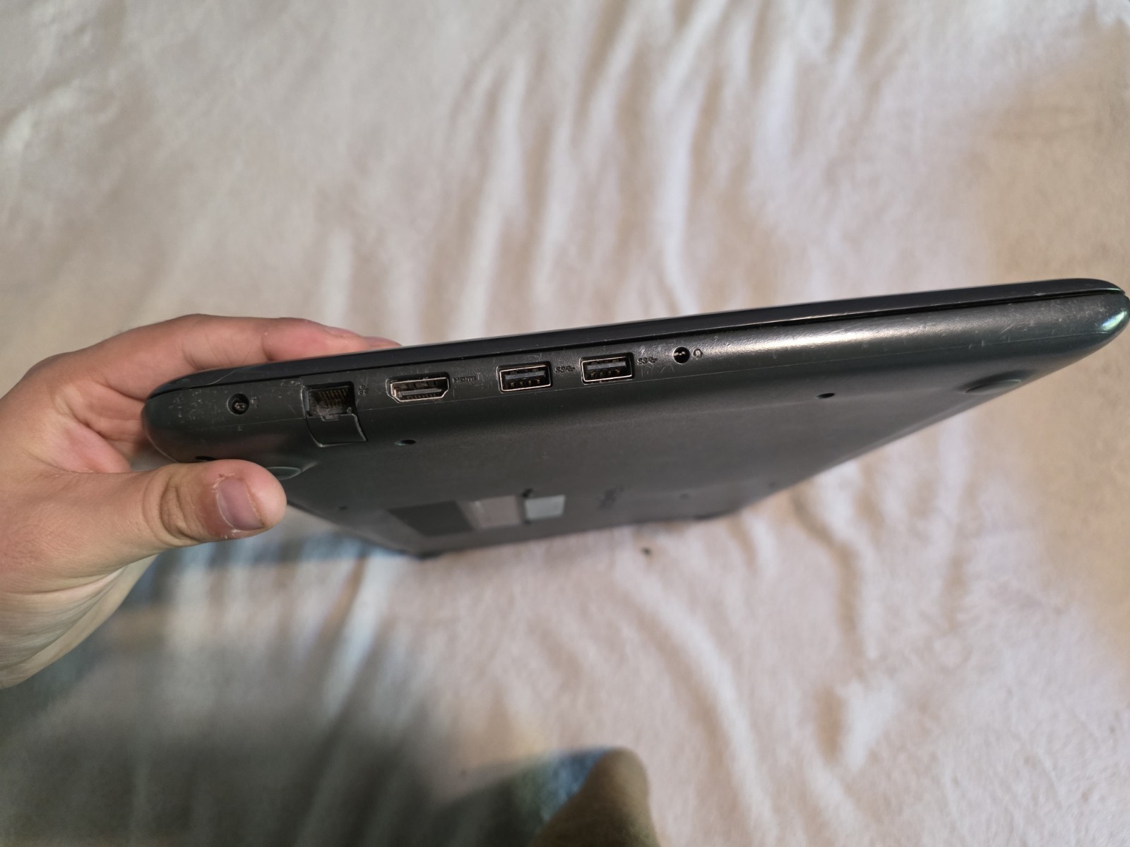 Dell Inspiron 17 5000 Series, i3 7th Gen Intel, 8GB DDR4, P32E001