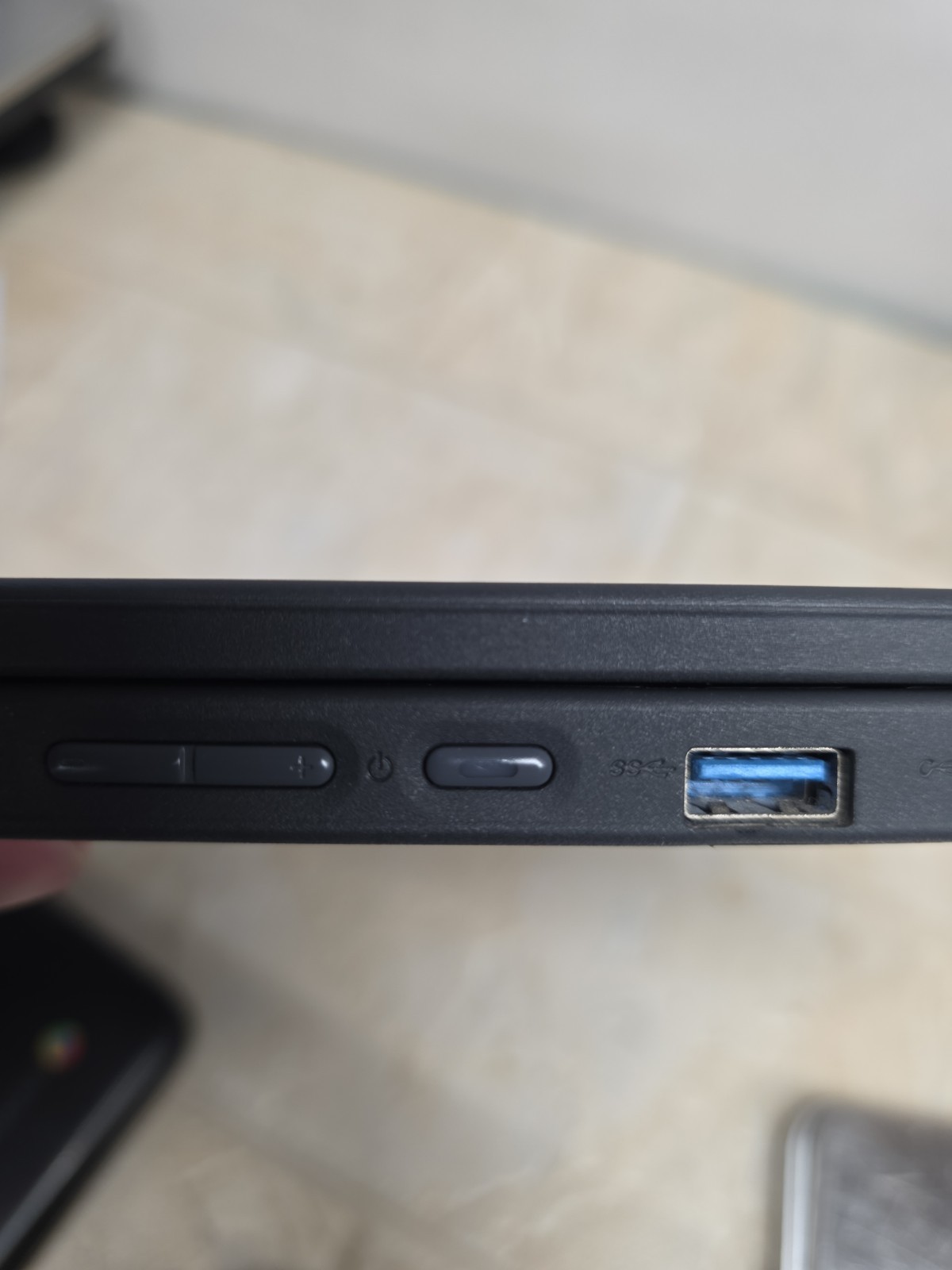 Lenovo (Chromebook) 500e Gen2 81MC004WUS 4GB 32GB WiFi 2 In 1 Touchscreen