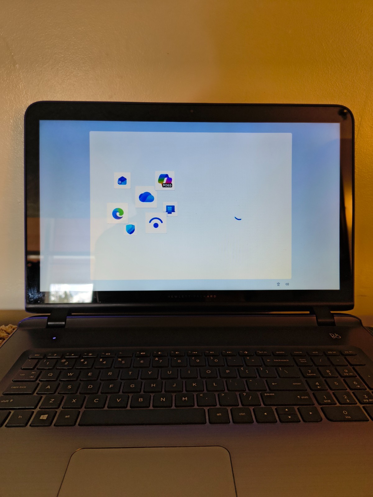 HP Pavilion 17-g138cy Touch AMD A6-6310 W/Radeon R4 GPU 12GB 256GB SSD W11Hm