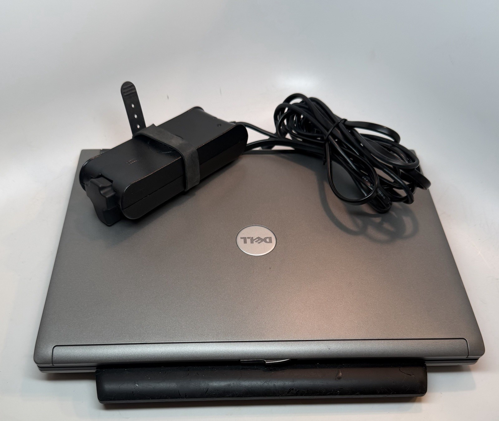 Dell Latitude 14″ Vintage Laptop D260 Intel CPU 2GB RAM 80GB HDD Windows XP WiFi