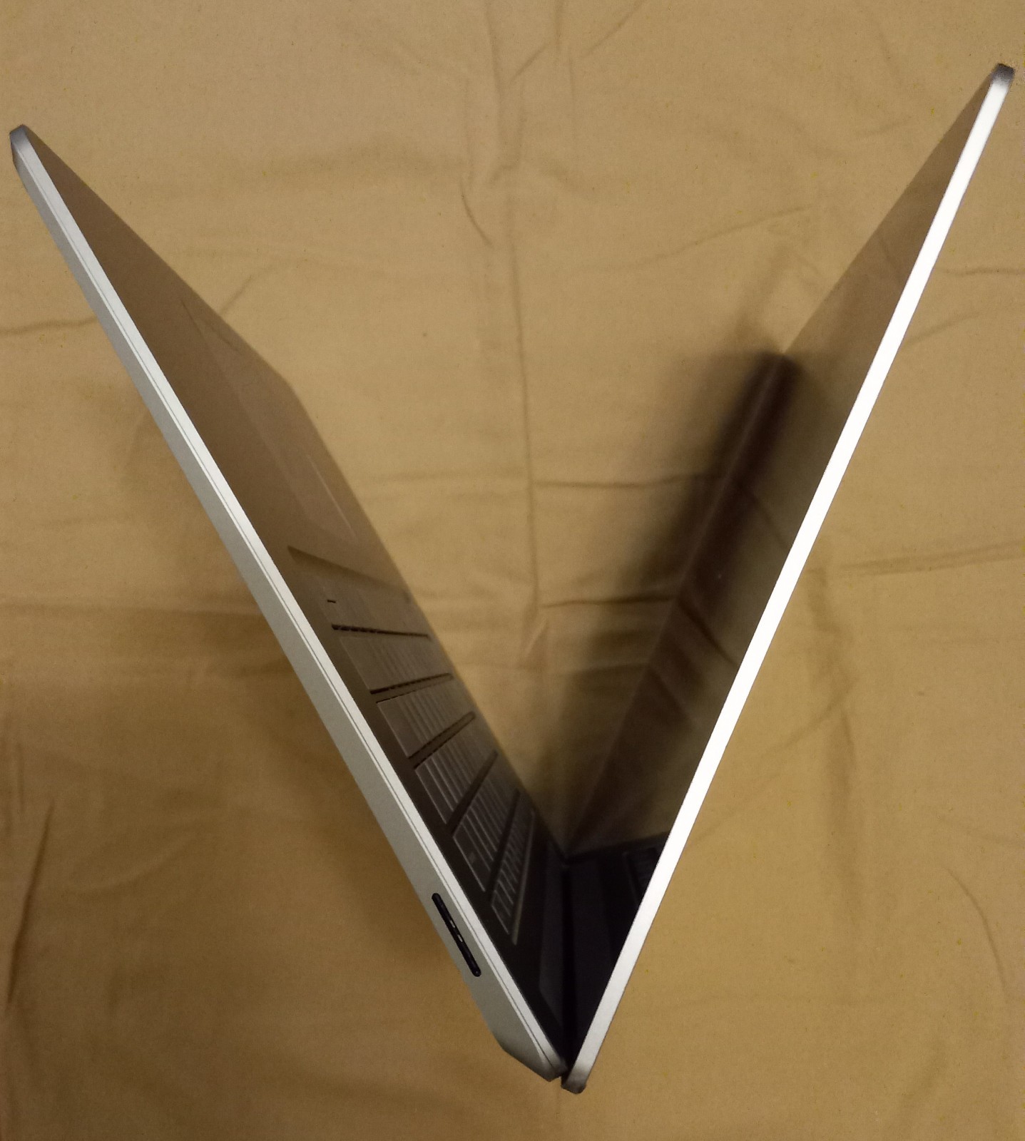 Microsoft Surface Laptop 3 15″/i5-1035G7, 1.2ghz/8GBram 256GB SSD -2 issues**