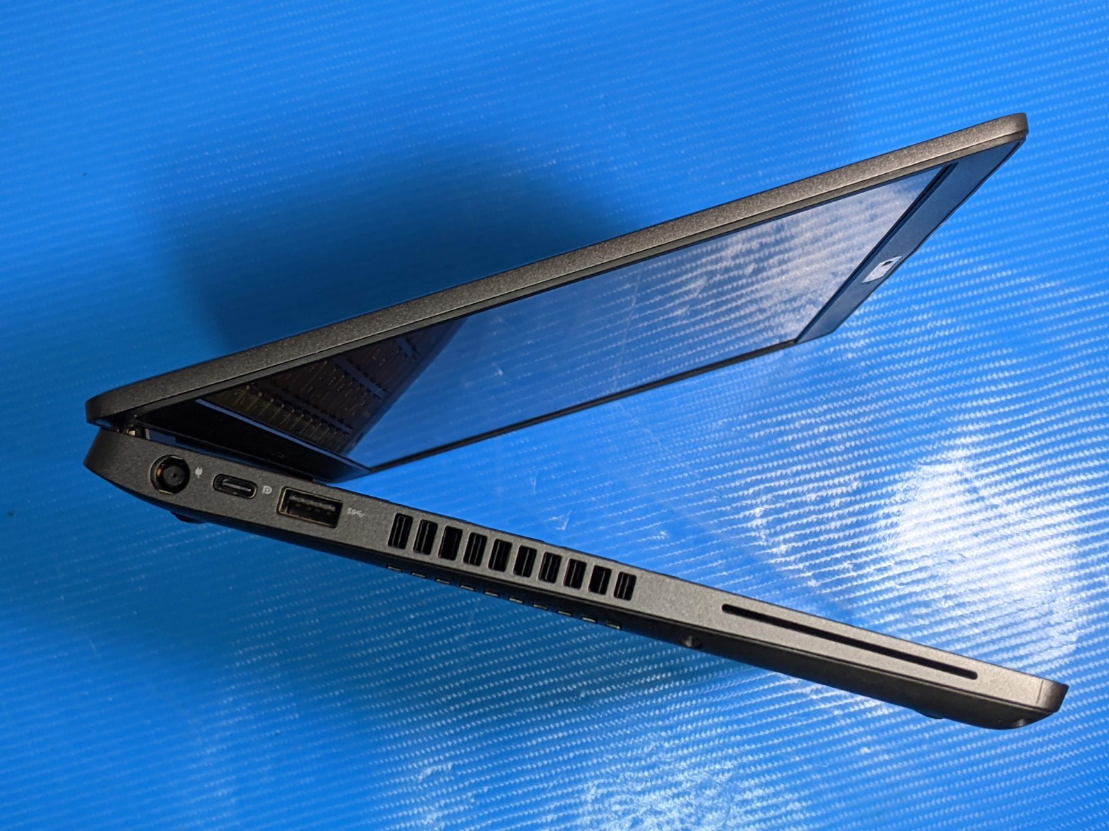 Dell Latitude 5400 14″ FHD Intel i7-8th Gen 1.9GHz 8GB 512GB Windows 11 Pro +PA