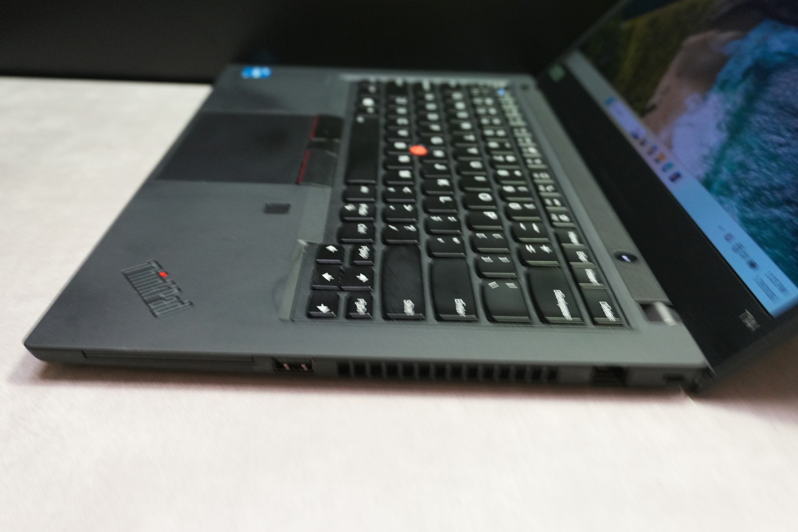 Lenovo ThinkPad T14 Gen 2i i5-1135G7 24GB 256GB Wi-Fi 6E 14in Win11 Pro READ