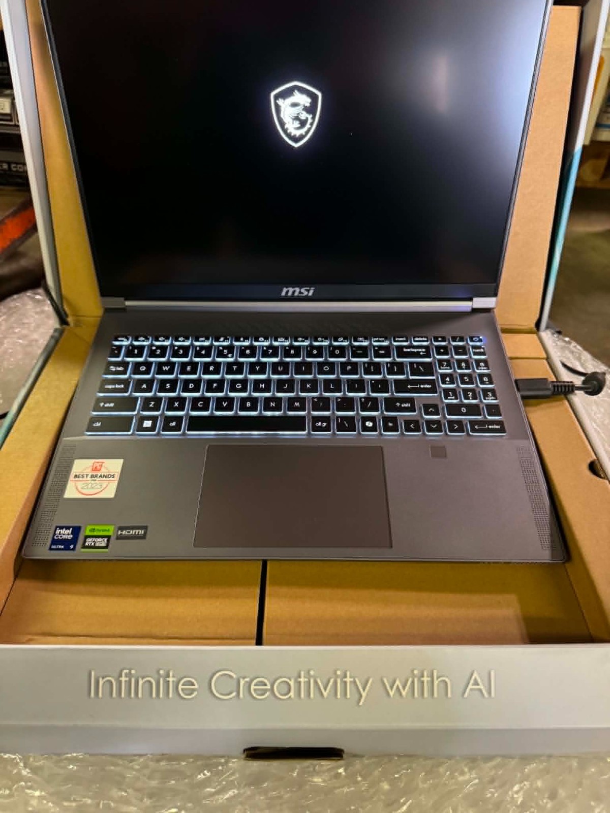 MSI Creator 16 AI Studio A1VHG 16.0″UHD+ Core Ultra 9 185H 64GB 1TB RTX 4080