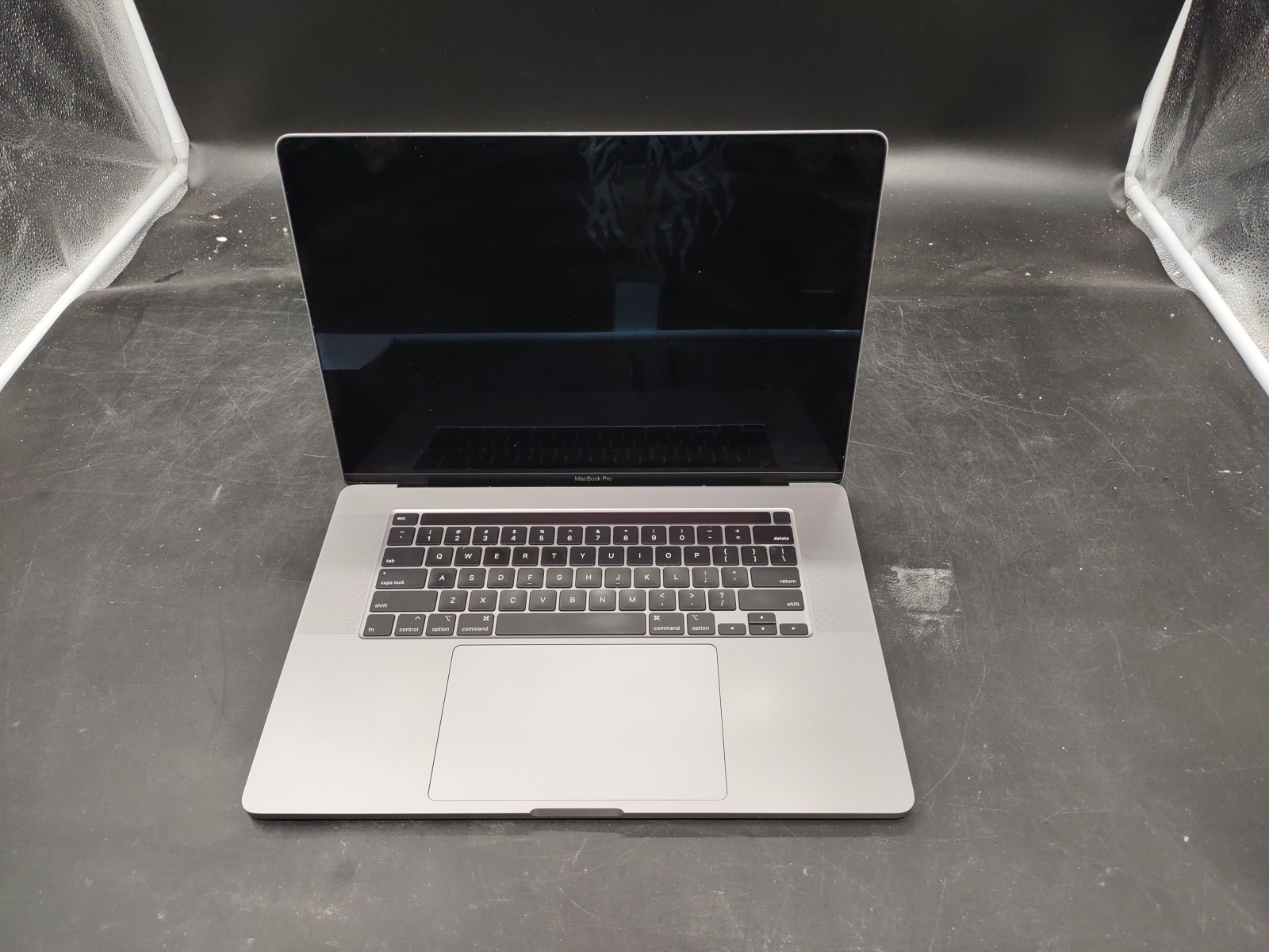 Macbook Pro 16,1 A2141 i7 9750H @ 2.60GHz 16GB RAM 500GB NVME Ventura OS