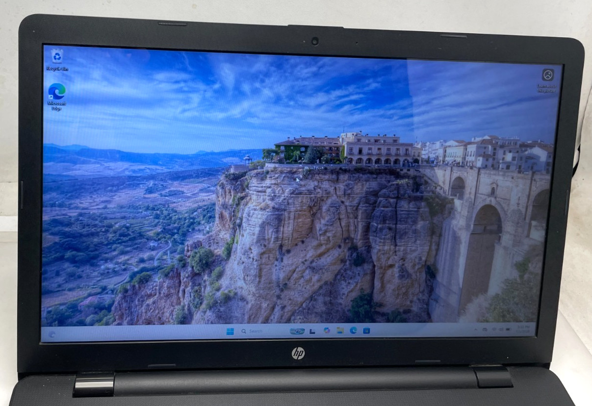 HP NoteBook 17-bs011dx 17.3″ HD+ i5-7200U 8gb Ram 250gb SSD W11 90% Bttry