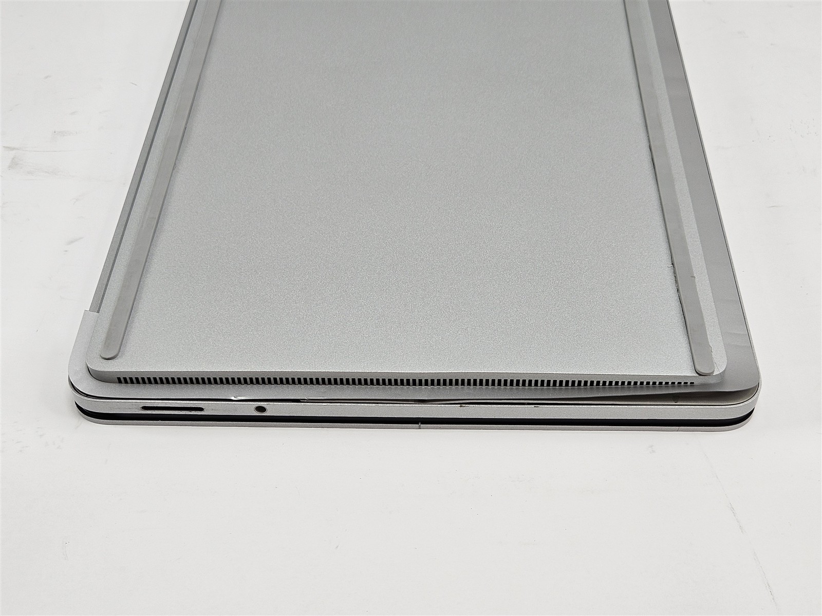 Microsoft 14.4″ Surface Laptop Studio 1964 i7-11370H 32GB RAM No SSD Platinum
