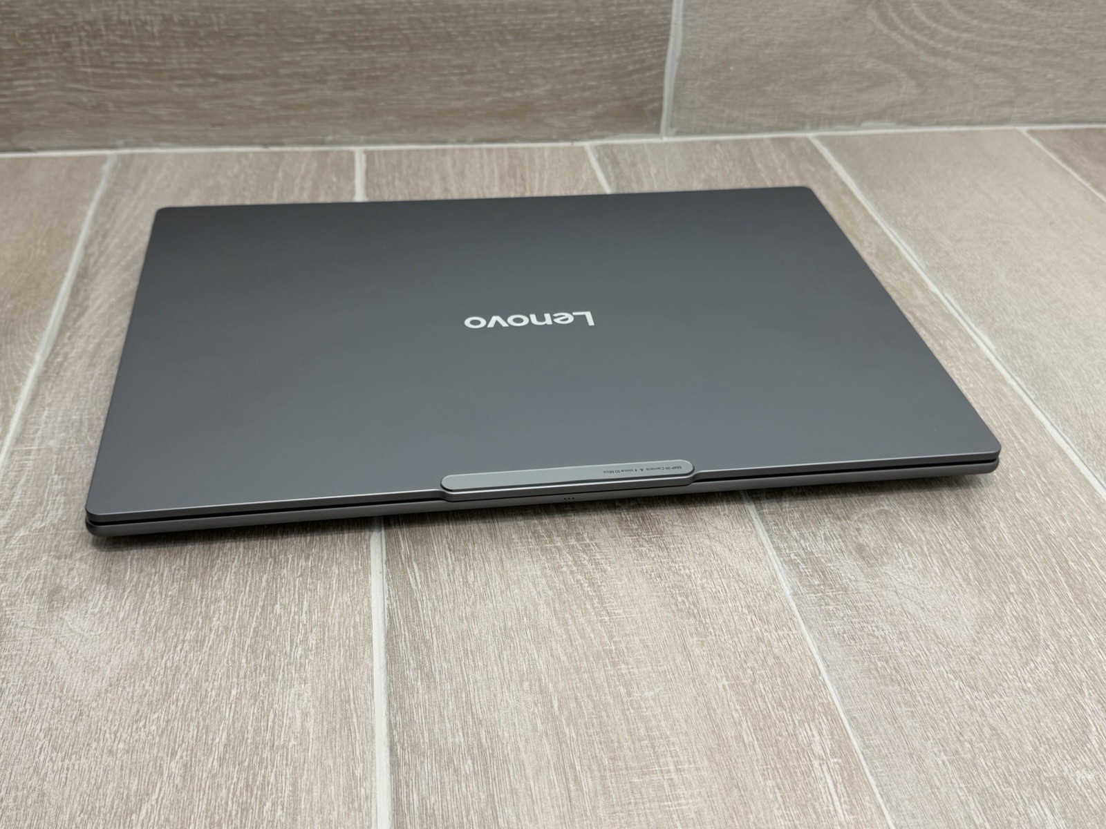 Lenovo Yoga Pro 9 16IAH10 OLED Touch Ultra 9 285H GeForce RTX 5050 32GB RAM 1TB