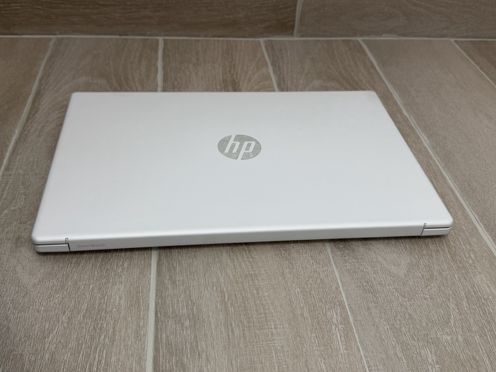 HP Omnibook 3 15-FN0661NR 15.6″ Ryzen Al 5 340 8GB RAM 512GB NVMe SSD Win-11