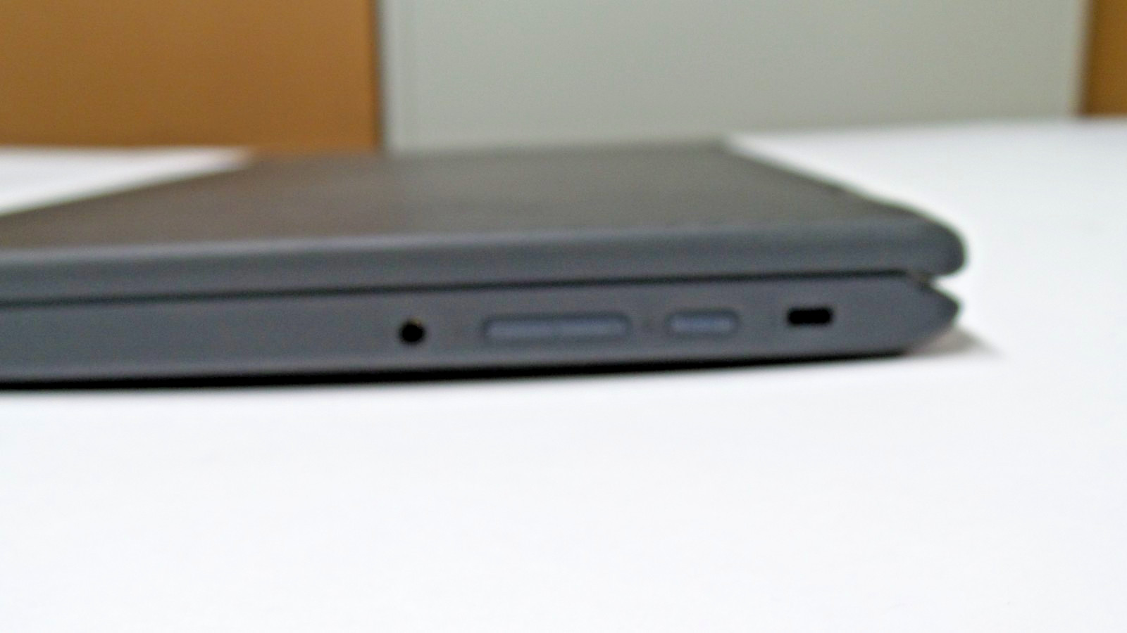 LENOVO Convertible Chromebook 300e 2nd Gen MTK (81QC) 32 GB eMMC 4 GB RAM