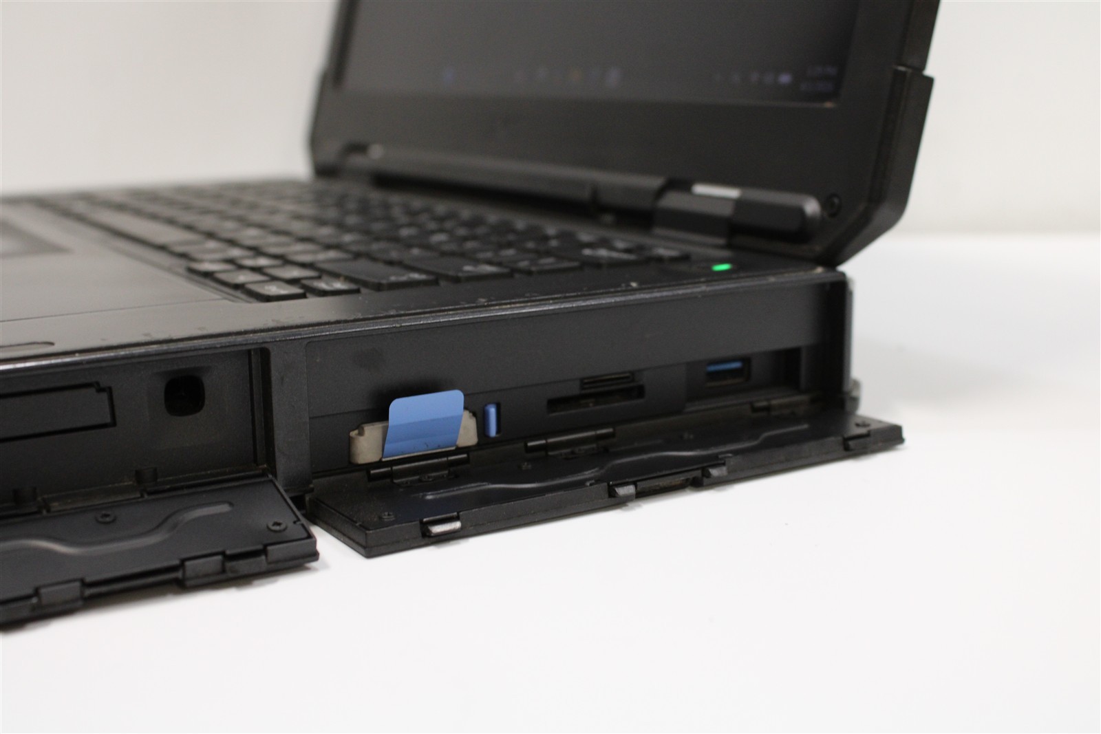 Dell Latitude 5424 Rugged 14″ i5-8350U 1.70GHz 8GB RAM 512GB SSD Windows 11 Pro