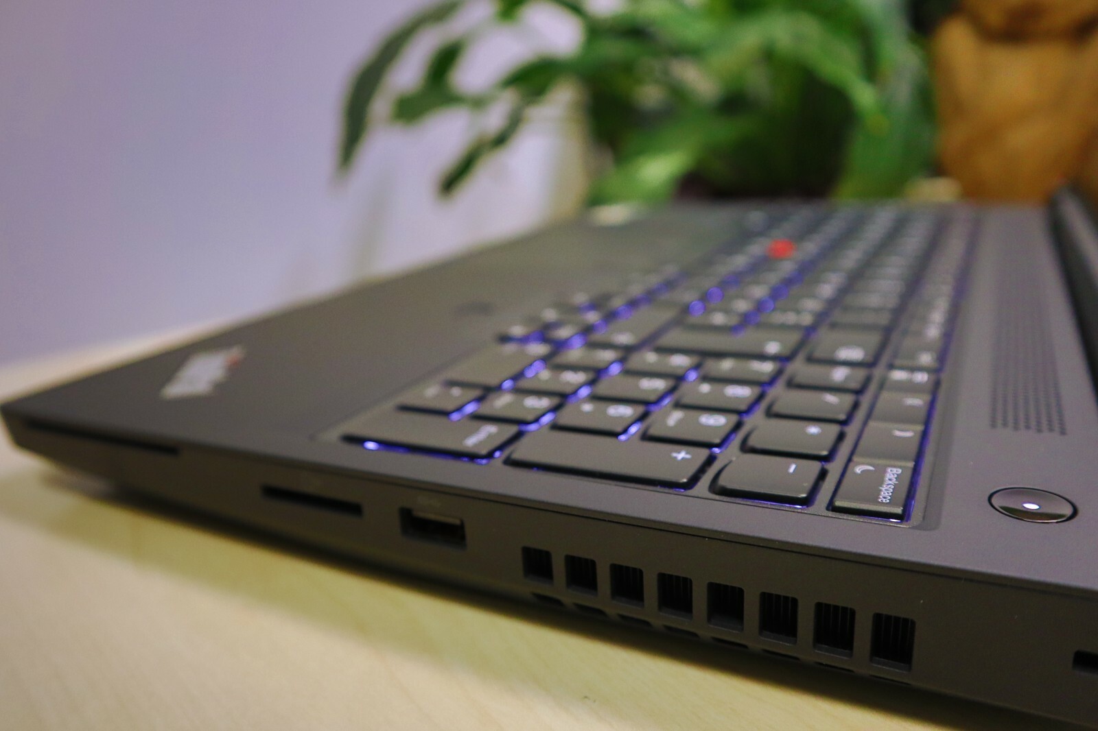 Lenovo P15 i9-OCTACORE 4.5oz 4TB-SSD Cad Nvidia RTX-4000 FHD Gar