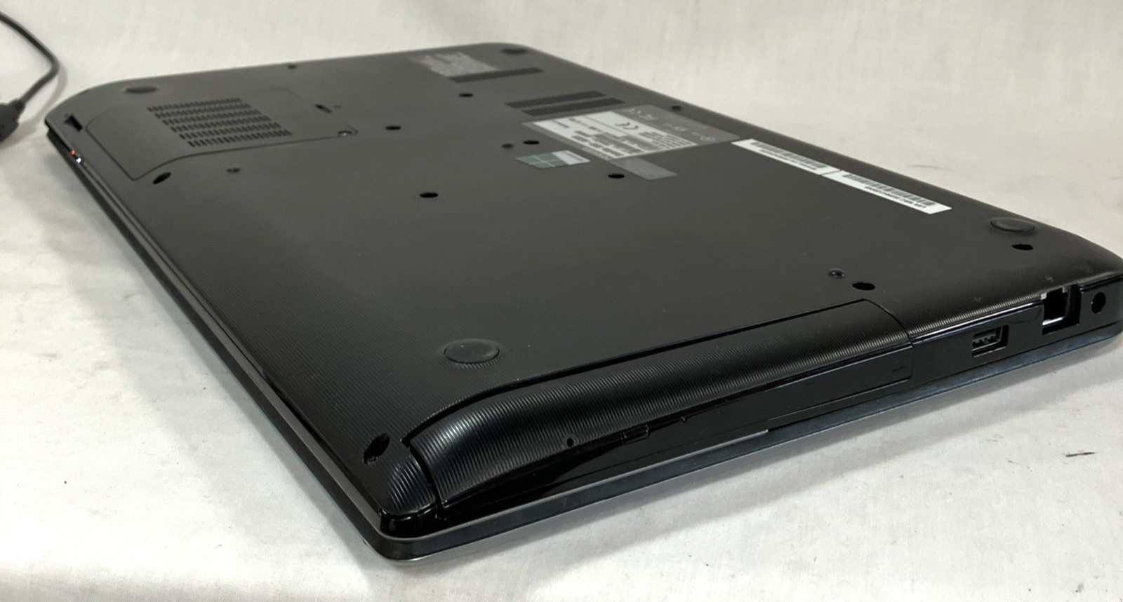 Toshiba Satellite S55T-A5389 15.6” Laptop Intel 2.40GHz 8GB RAM 699GB HDD