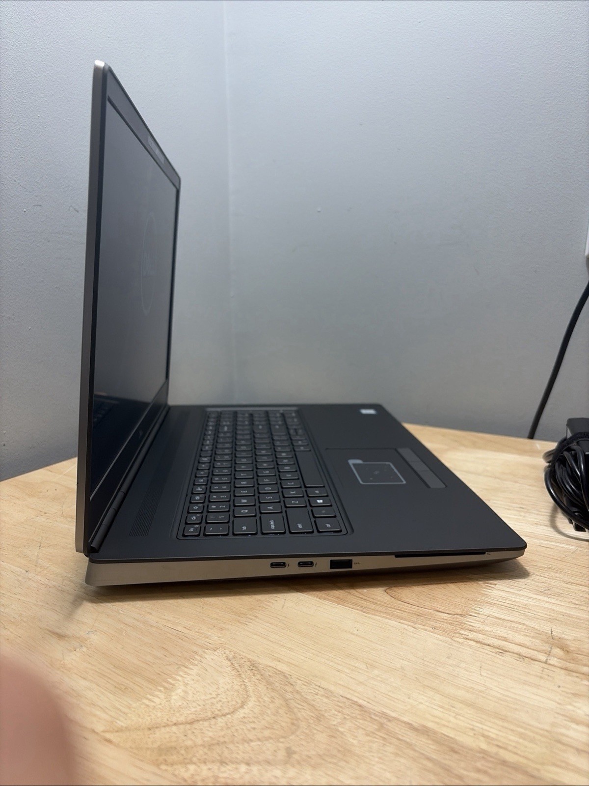 Dell Precision 7750 Xeon W-10885M 2.4GHZ 32GB 512GB WCam WiFi W11 Cord
