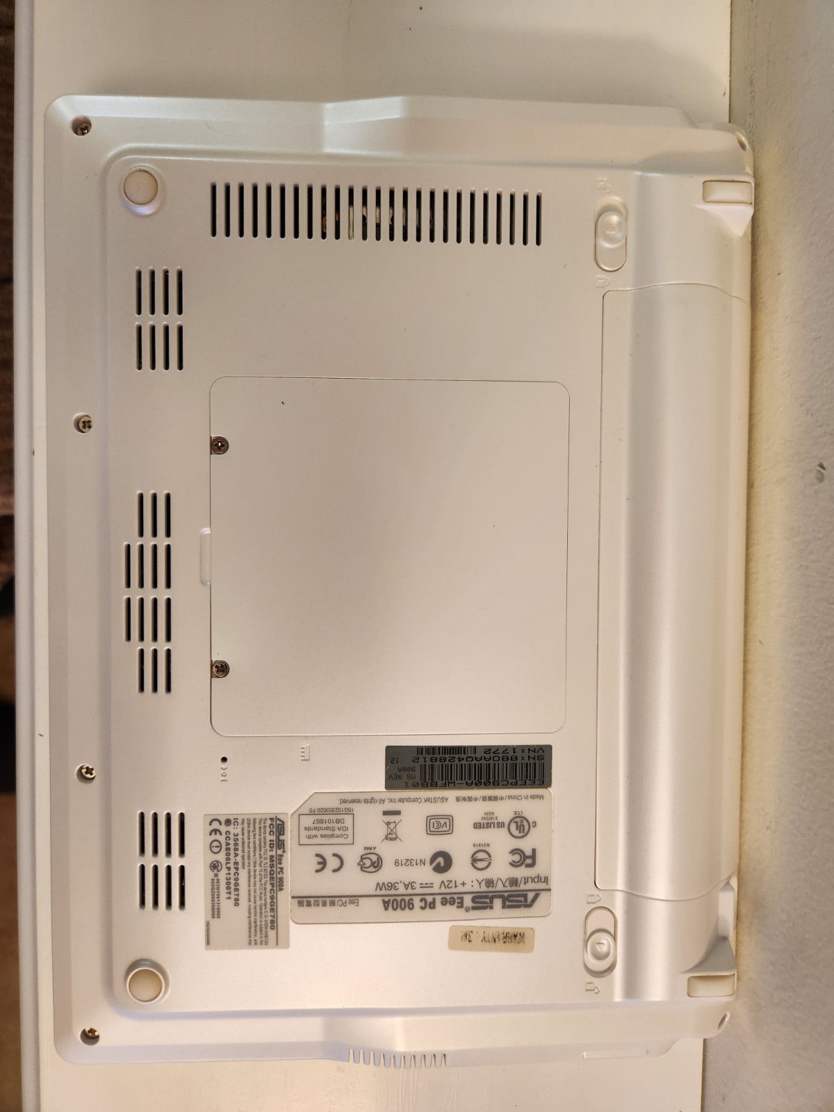 Asus EEE PC 900A 1.6Ghz, 2GB RAM, 4GB SSD