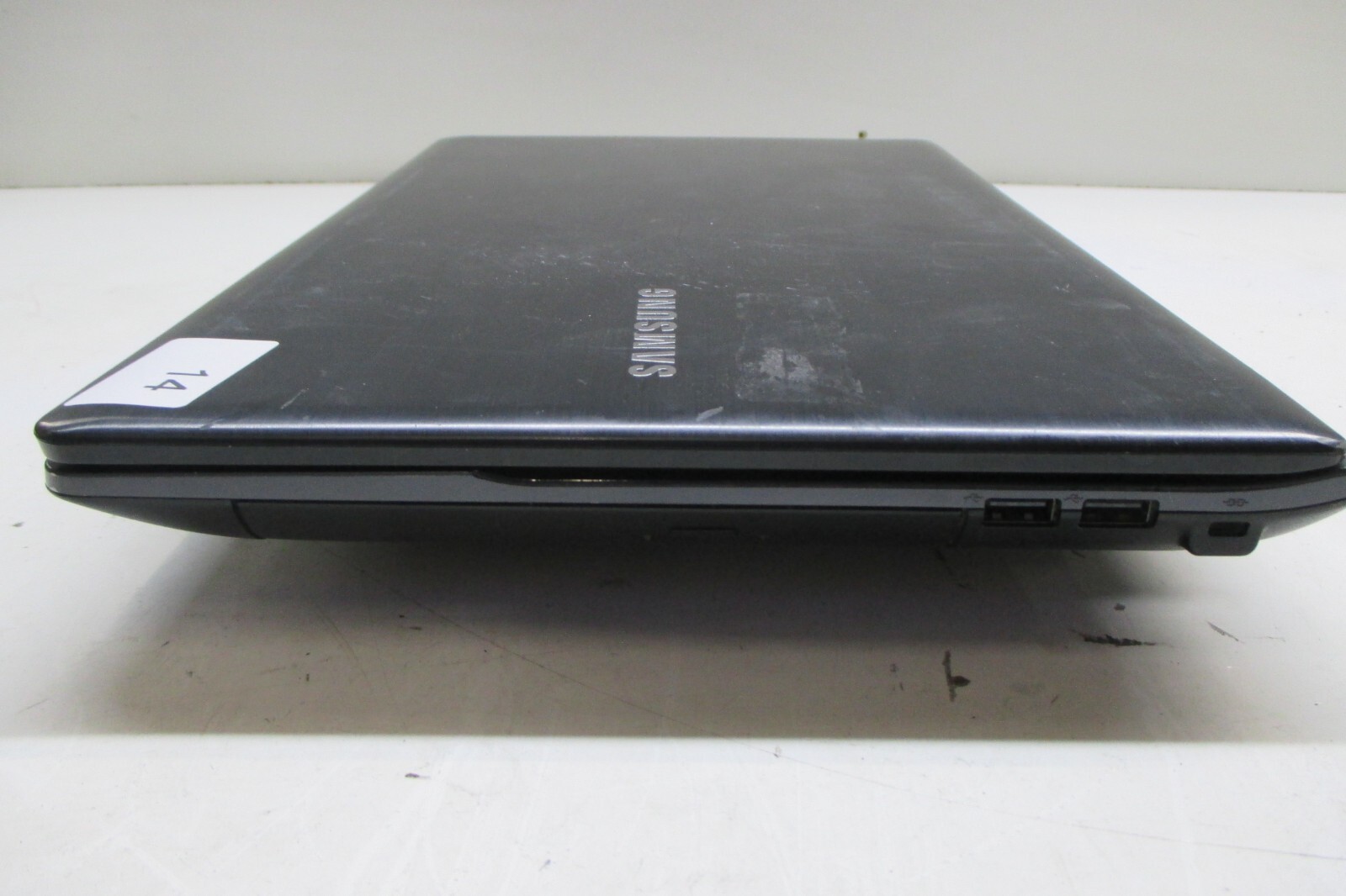 Samsung NP300E5A Laptop Intel Core i3 2nd/3rd Gen. – Parts/Repair – No Video