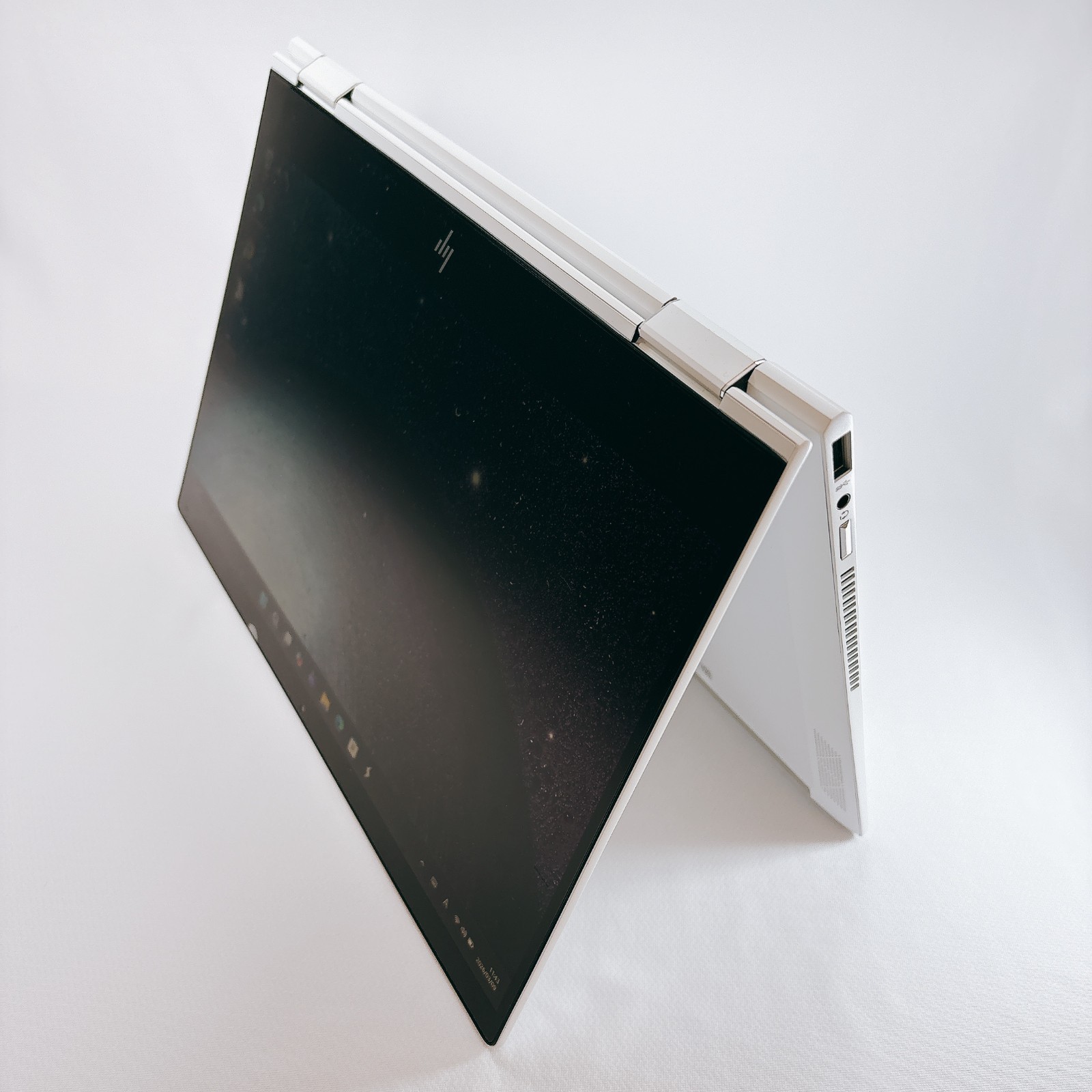 HP Envy x360 13.3″ Ryzen 7 3700U 16GB RAM 512GB SSD White 2in1 convertible #1022